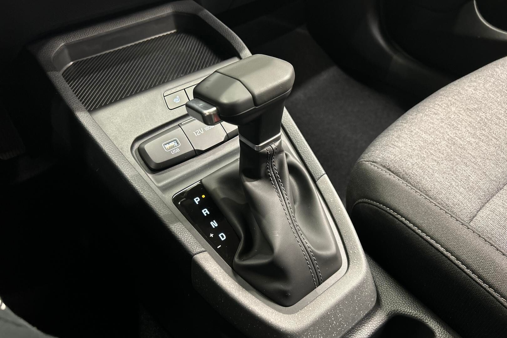 Kia Stonic iso kuva 23