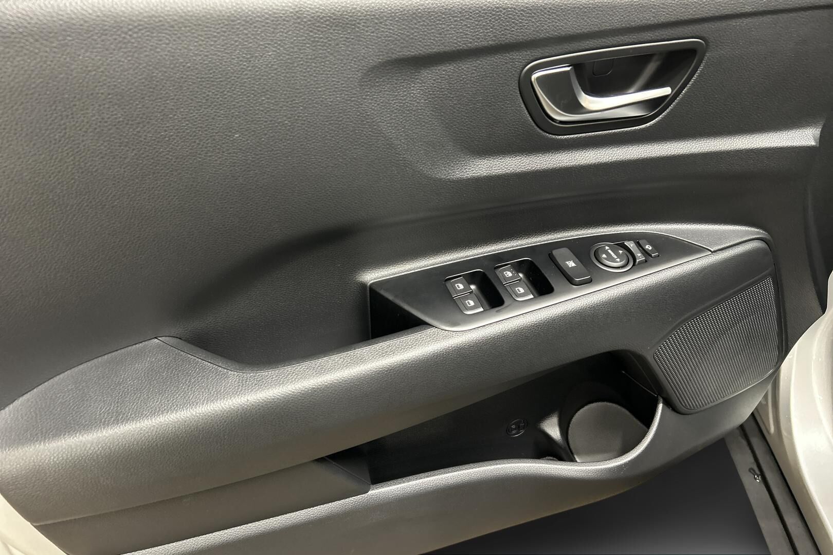 Kia Stonic iso kuva 13