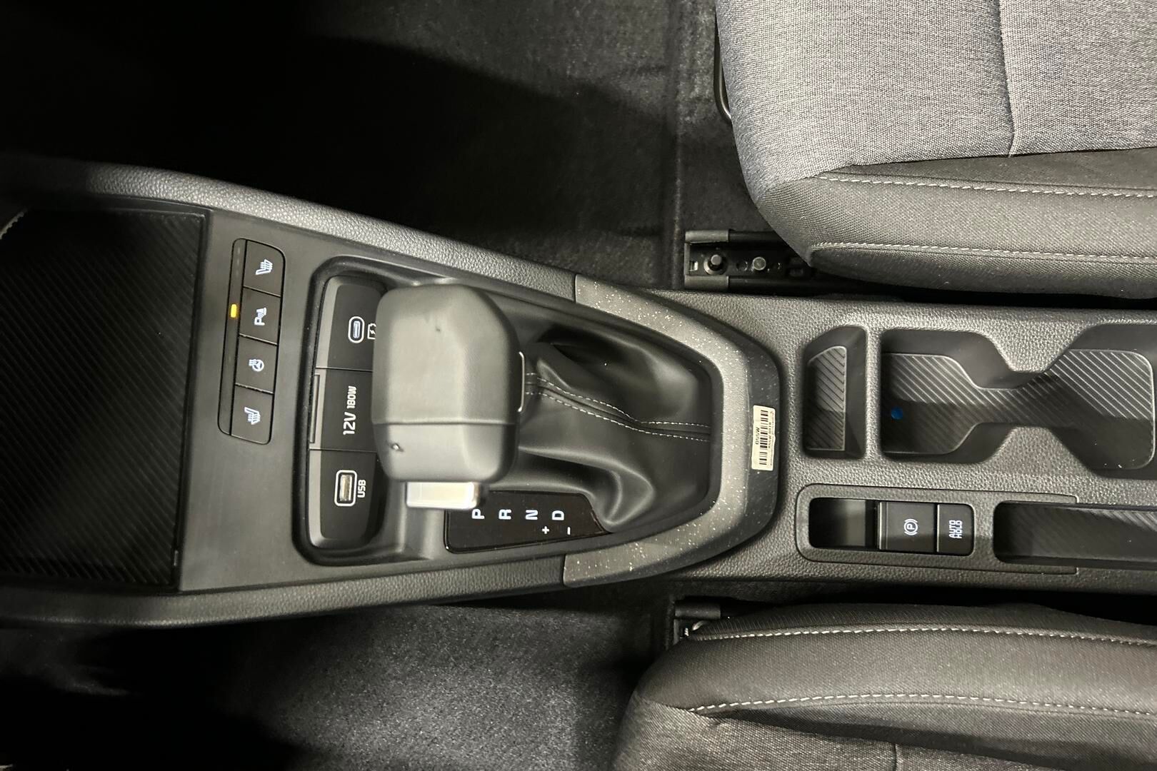 Kia Stonic iso kuva 16