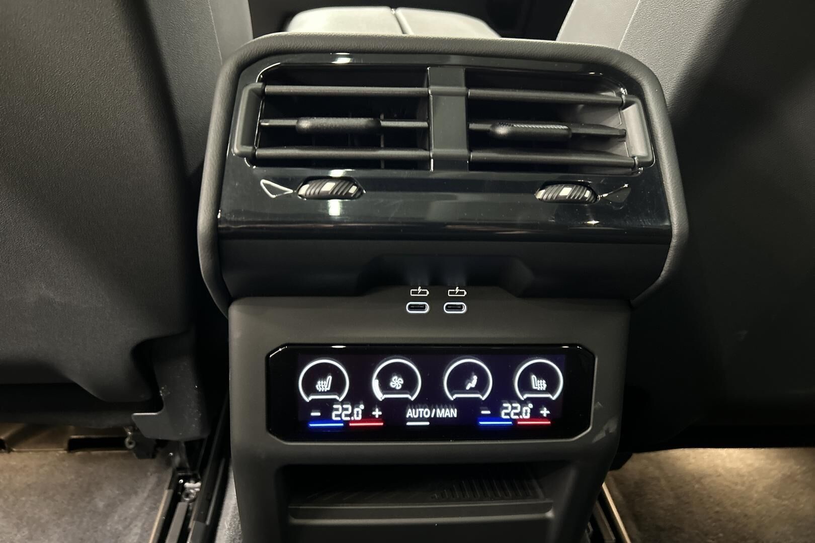 BMW i5 iso kuva 24