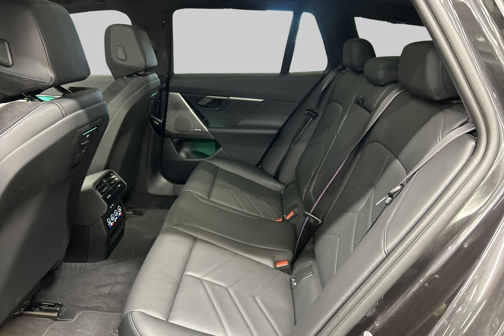 BMW i5 iso kuva 9