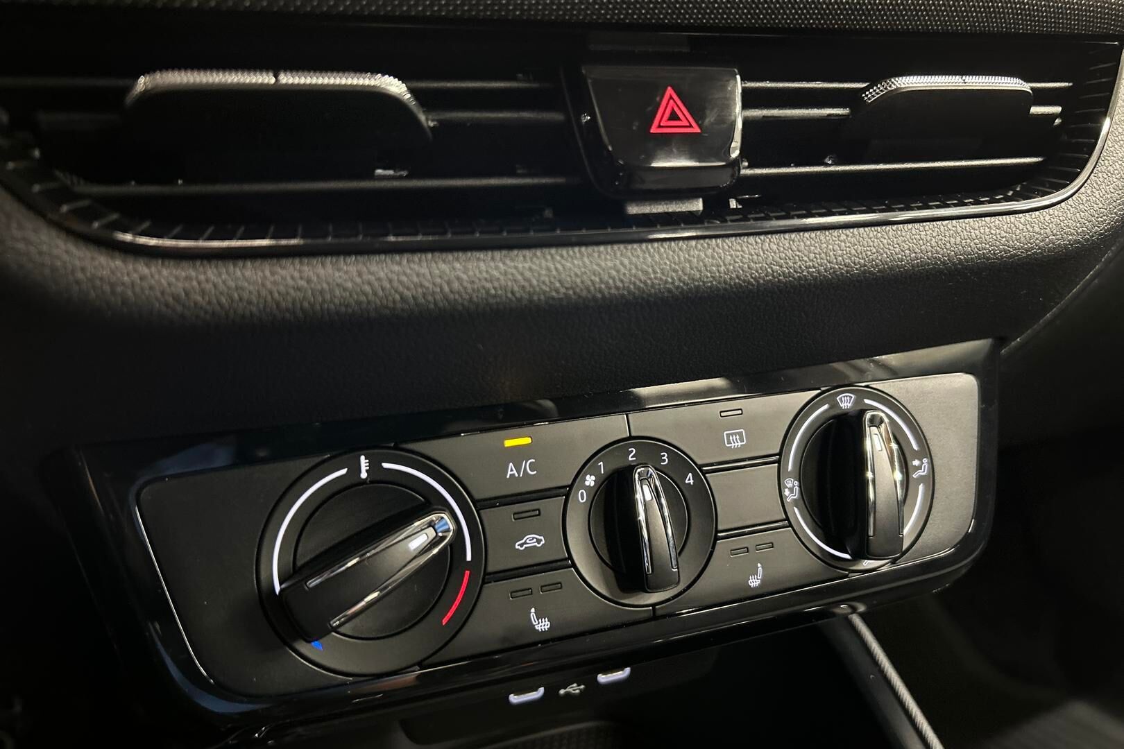 Skoda Fabia iso kuva 16