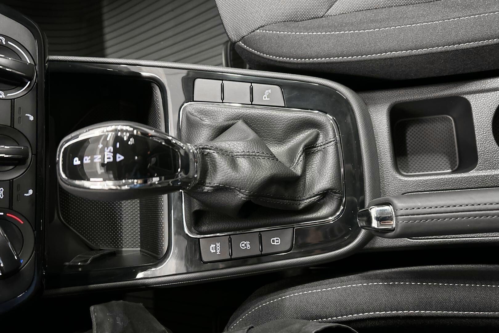 Skoda Fabia iso kuva 17