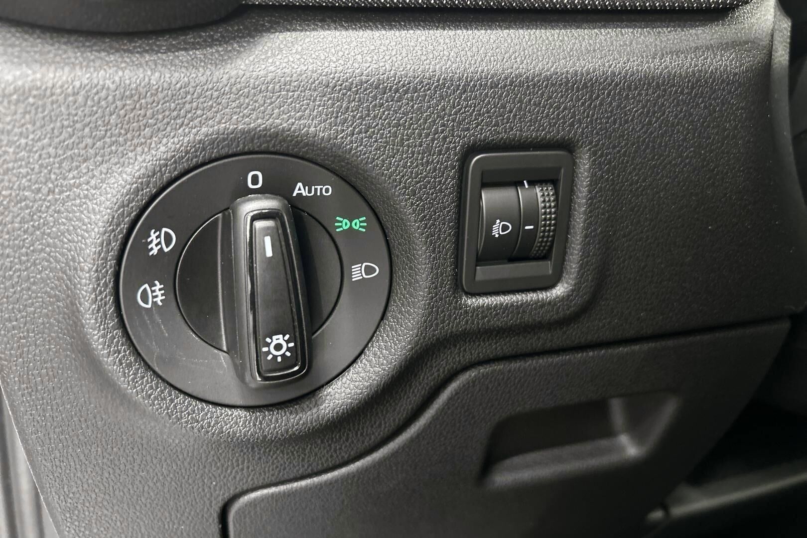 Skoda Fabia iso kuva 20