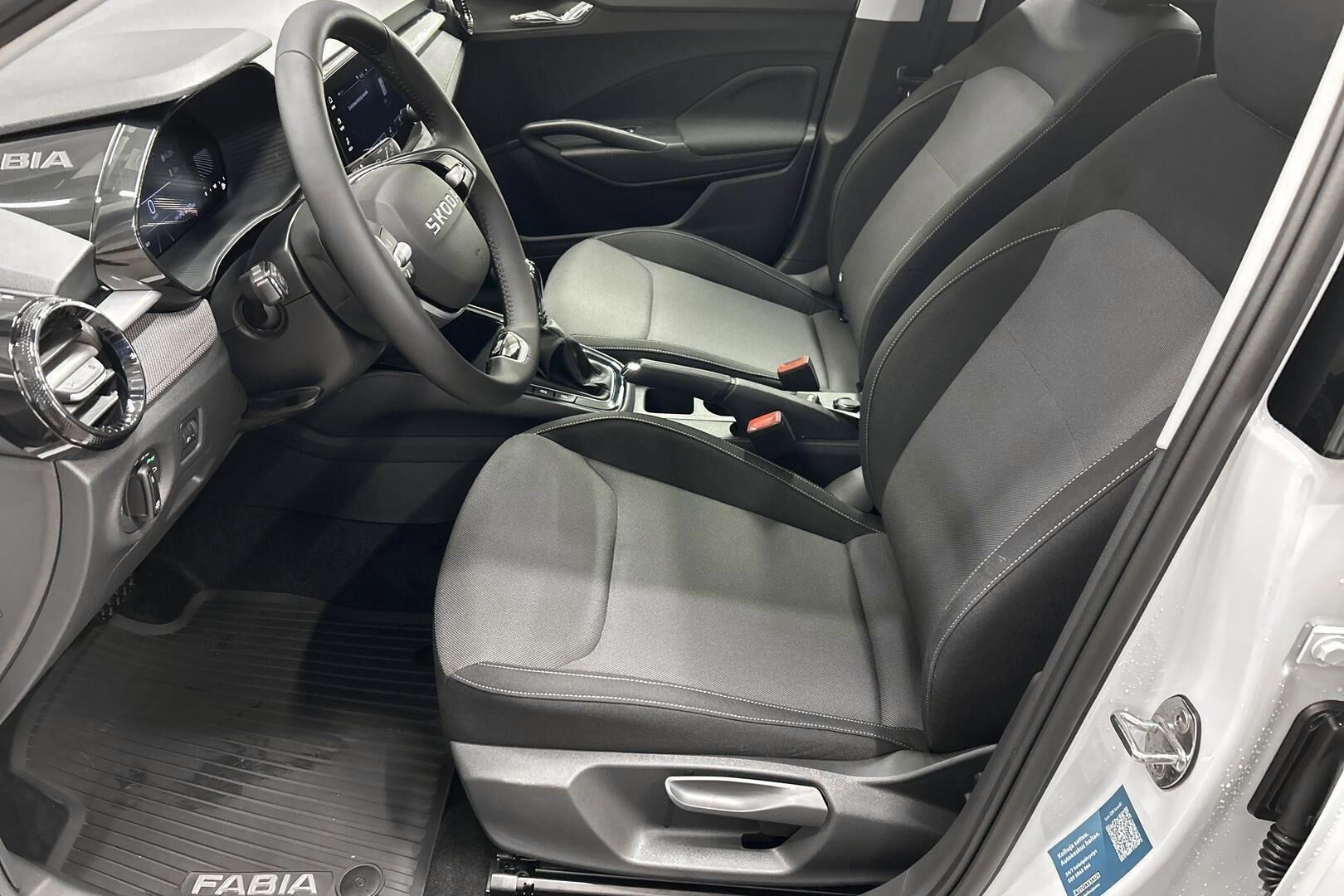 Skoda Fabia iso kuva 8