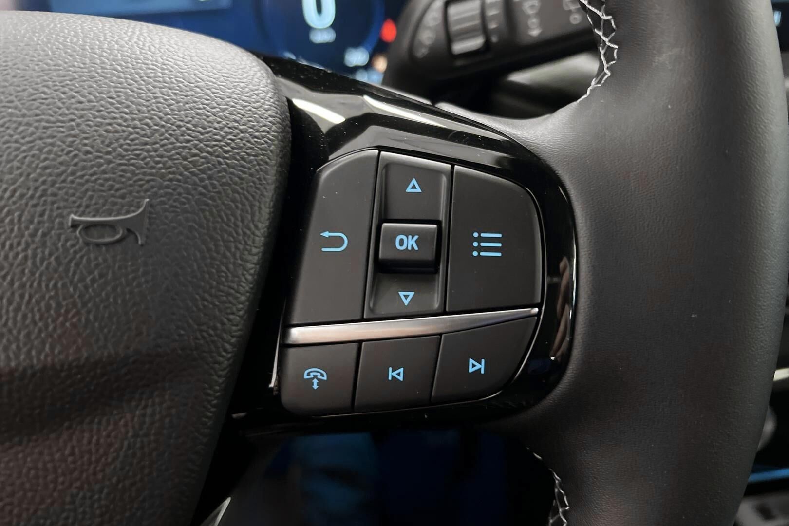 Ford Kuga iso kuva 17