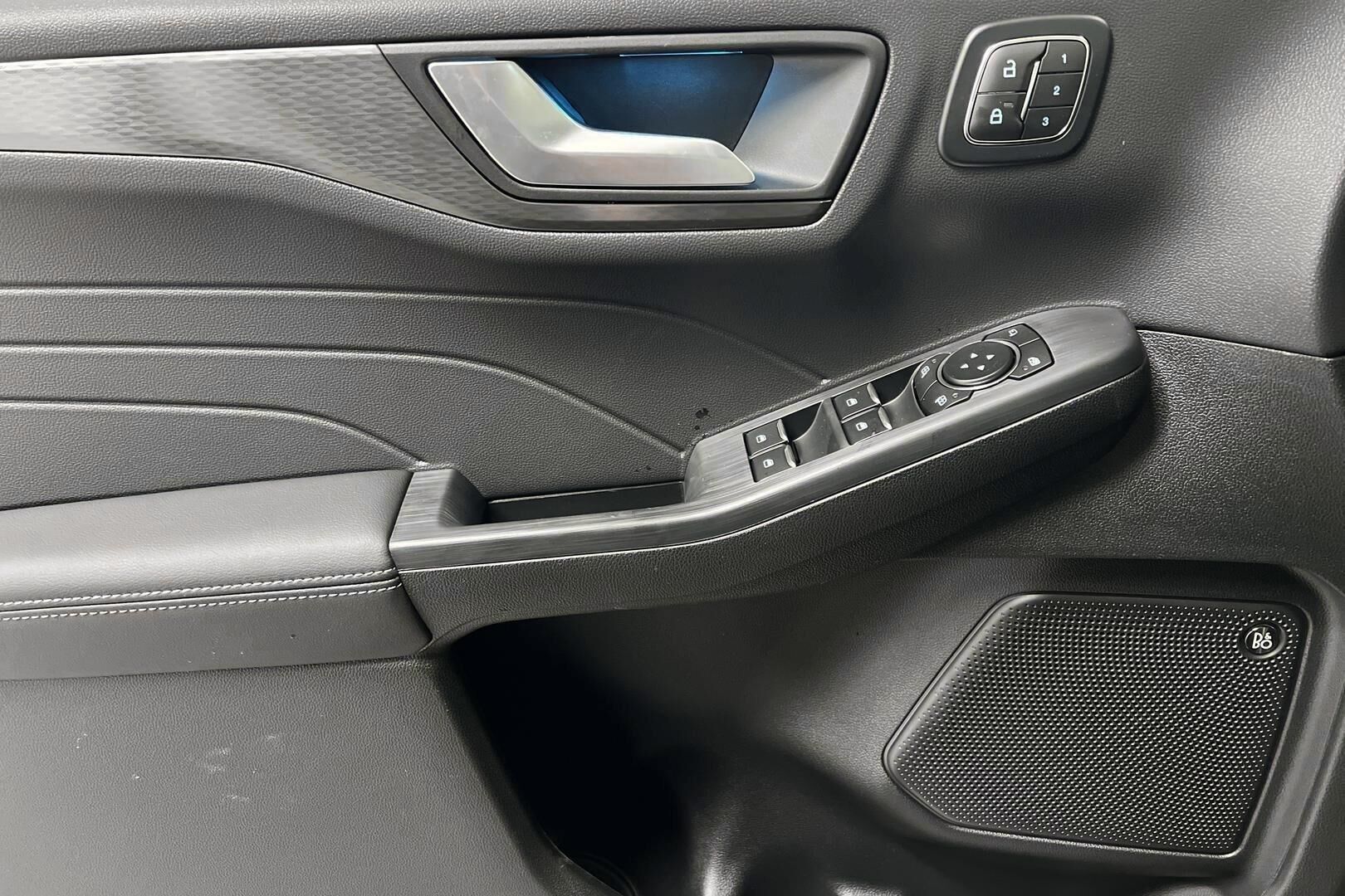 Ford Kuga iso kuva 19