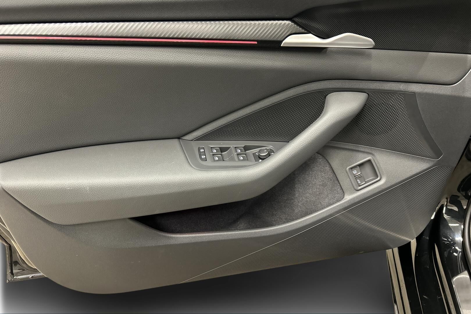 Skoda Superb iso kuva 13