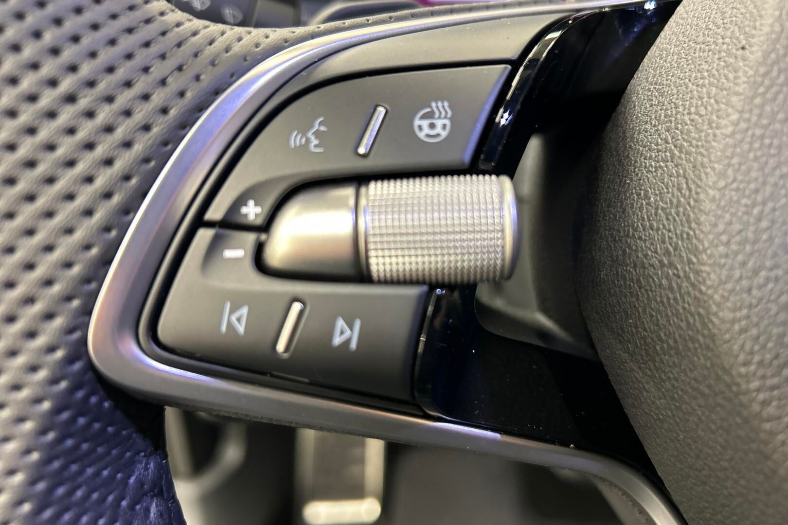 Skoda Superb iso kuva 15