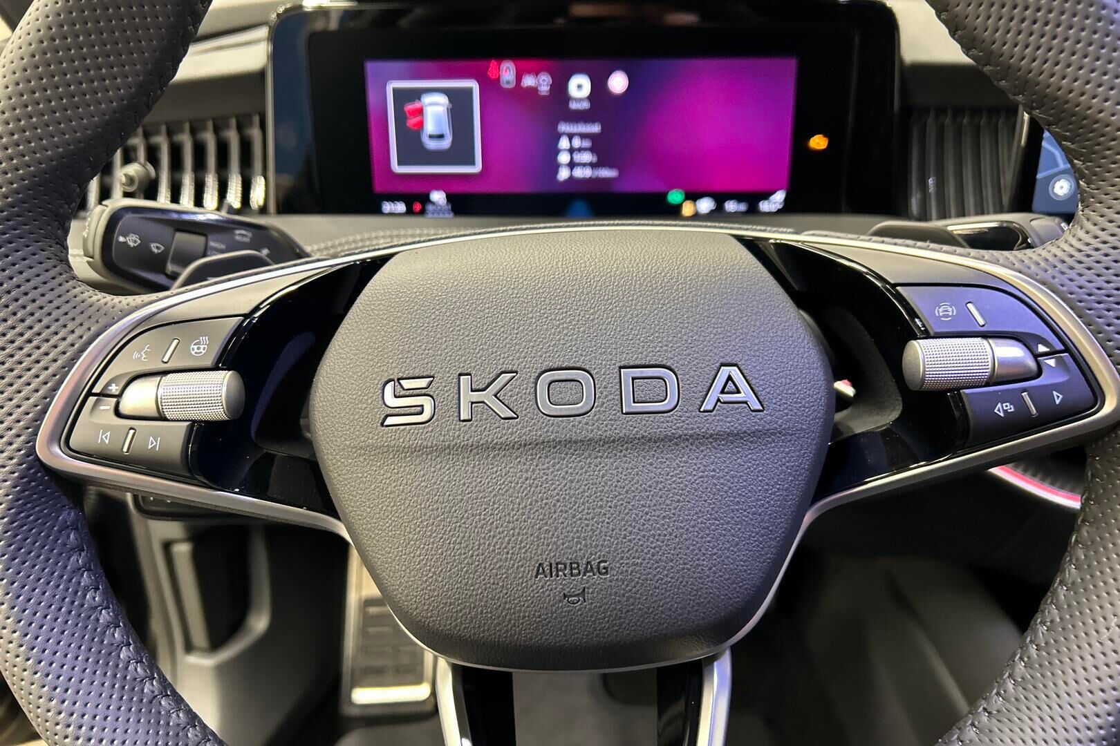 Skoda Superb iso kuva 18