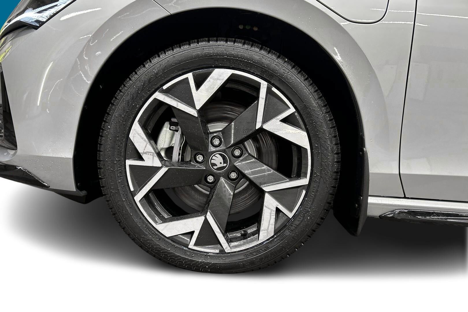 Skoda Superb iso kuva 12