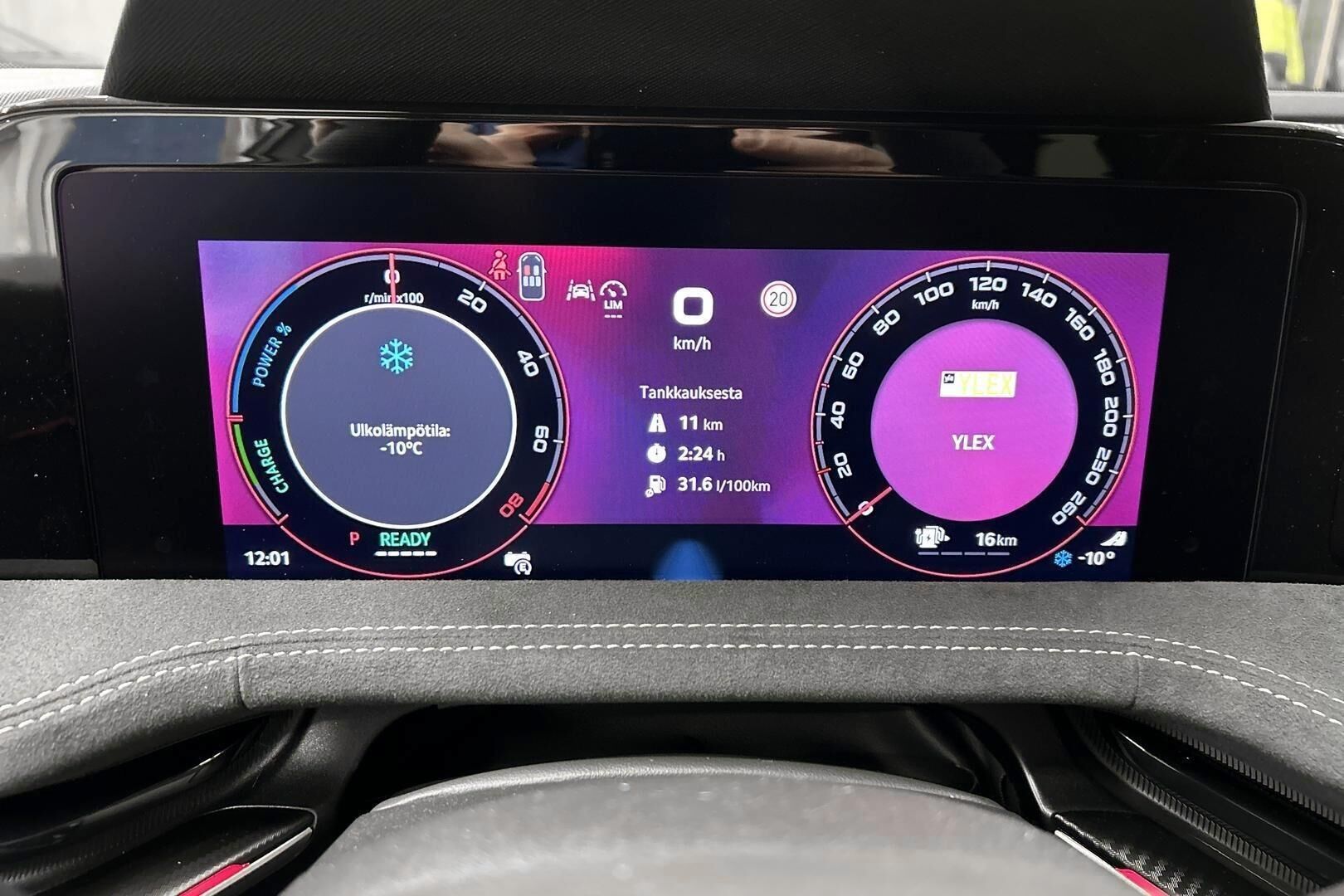 Skoda Superb iso kuva 13
