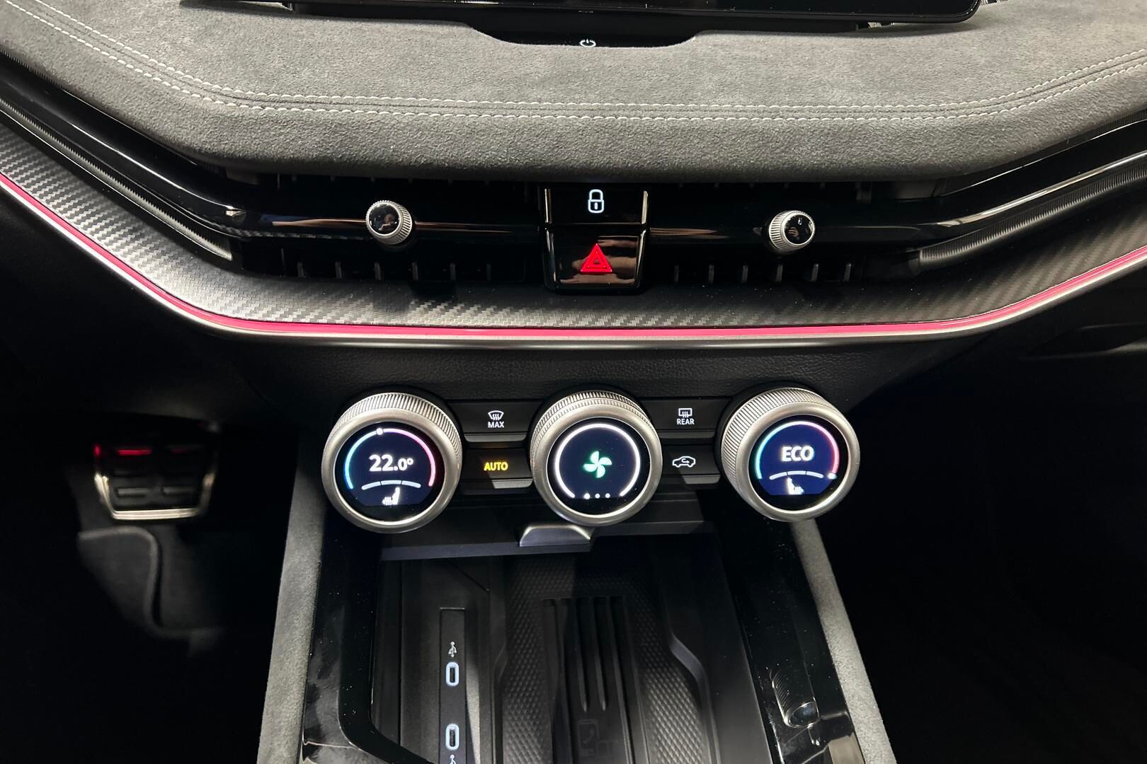 Skoda Superb iso kuva 18