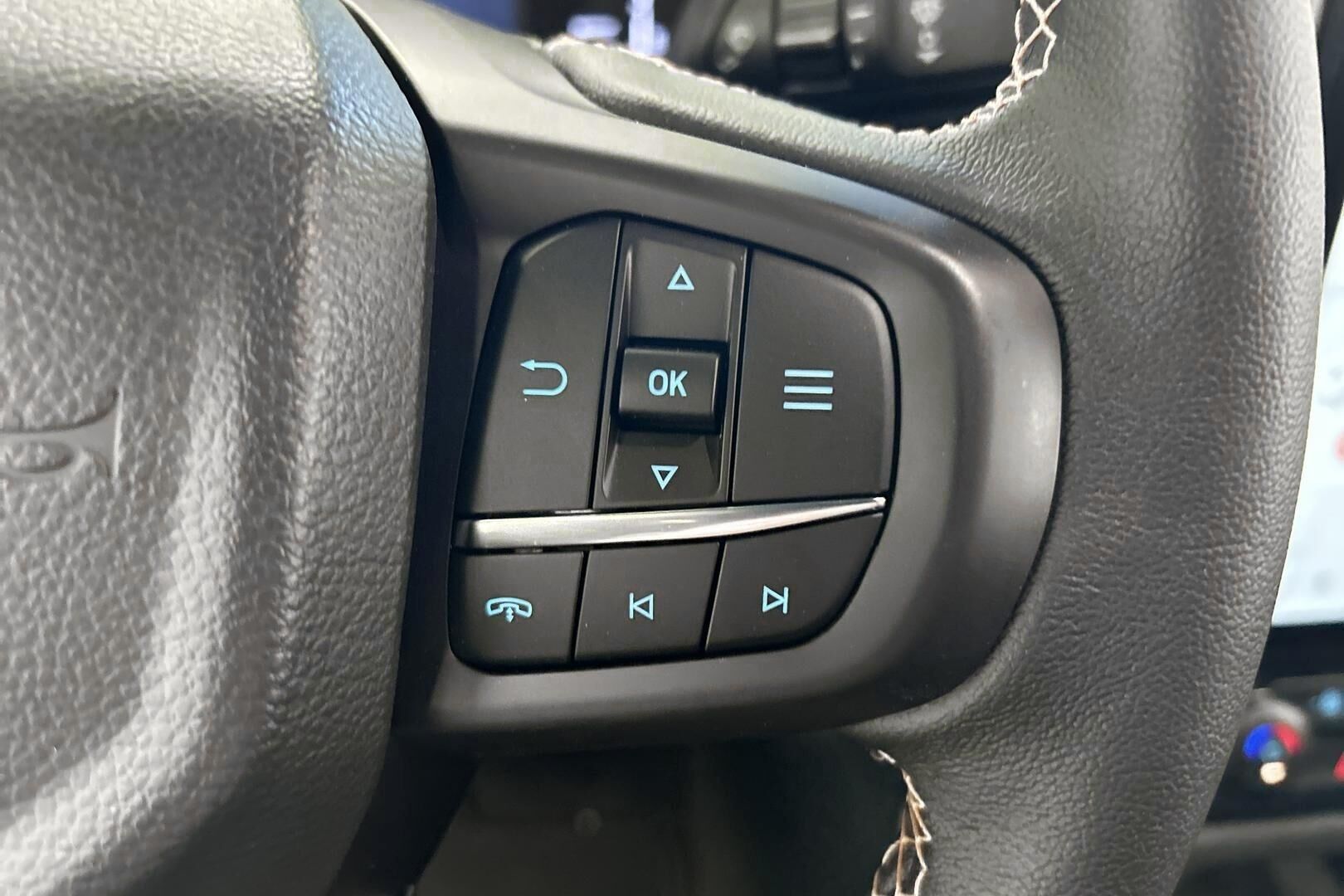 Ford Ranger iso kuva 24