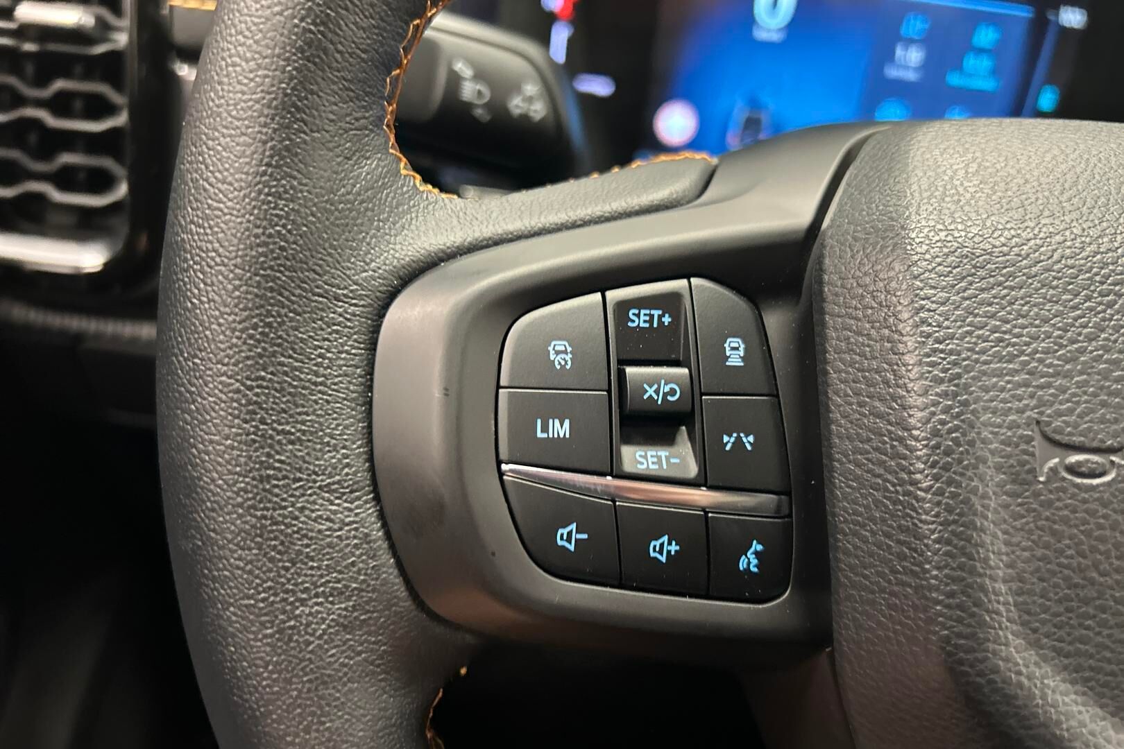 Ford Ranger iso kuva 21