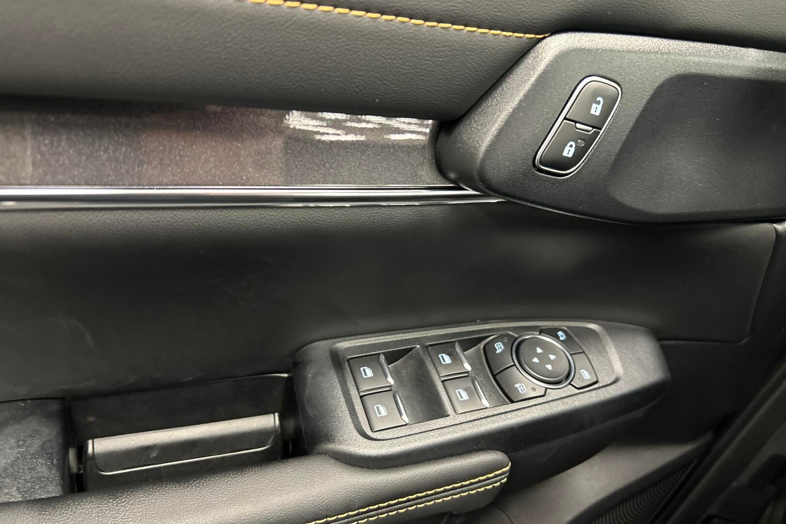 Ford Ranger iso kuva 24