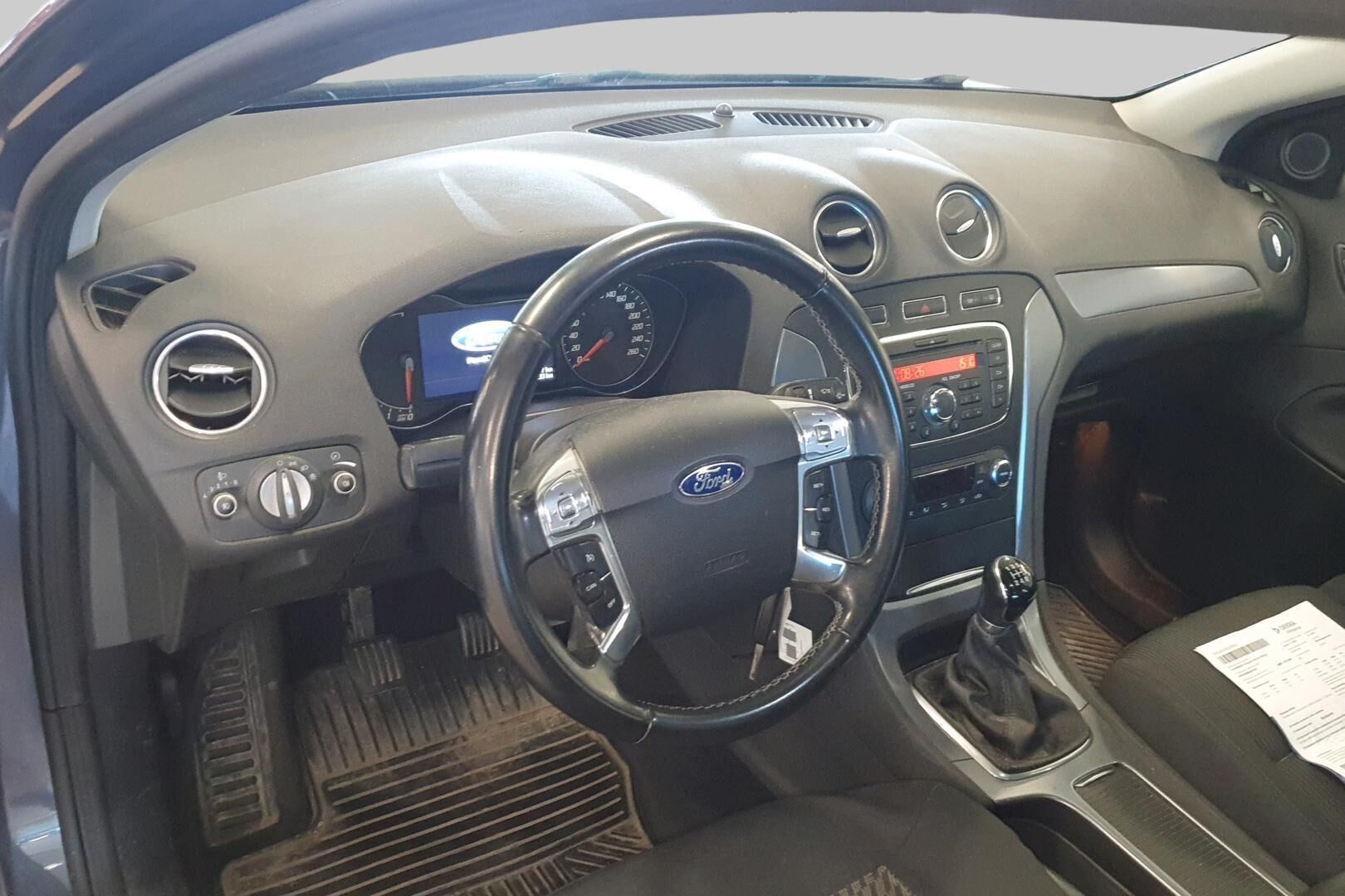 Ford Mondeo iso kuva 2