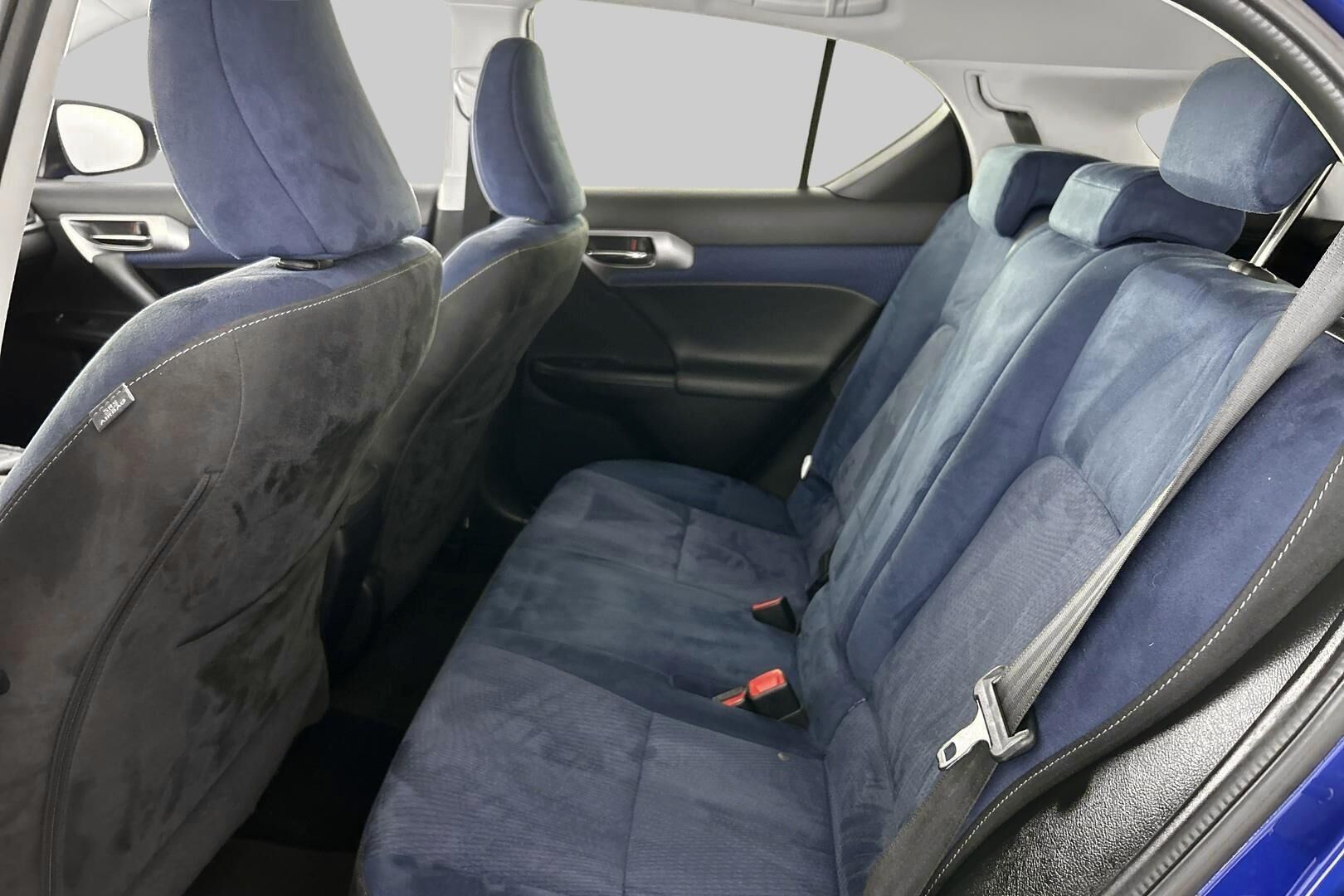 Lexus CT iso kuva 7