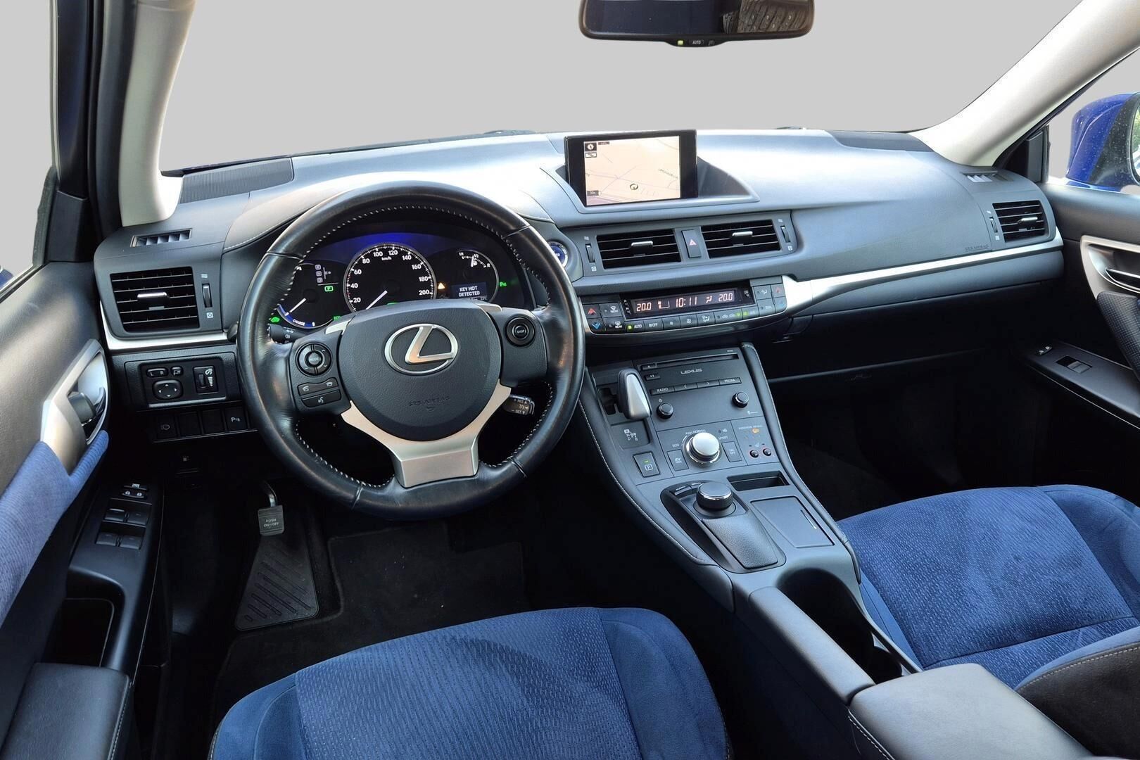 Lexus CT iso kuva 2
