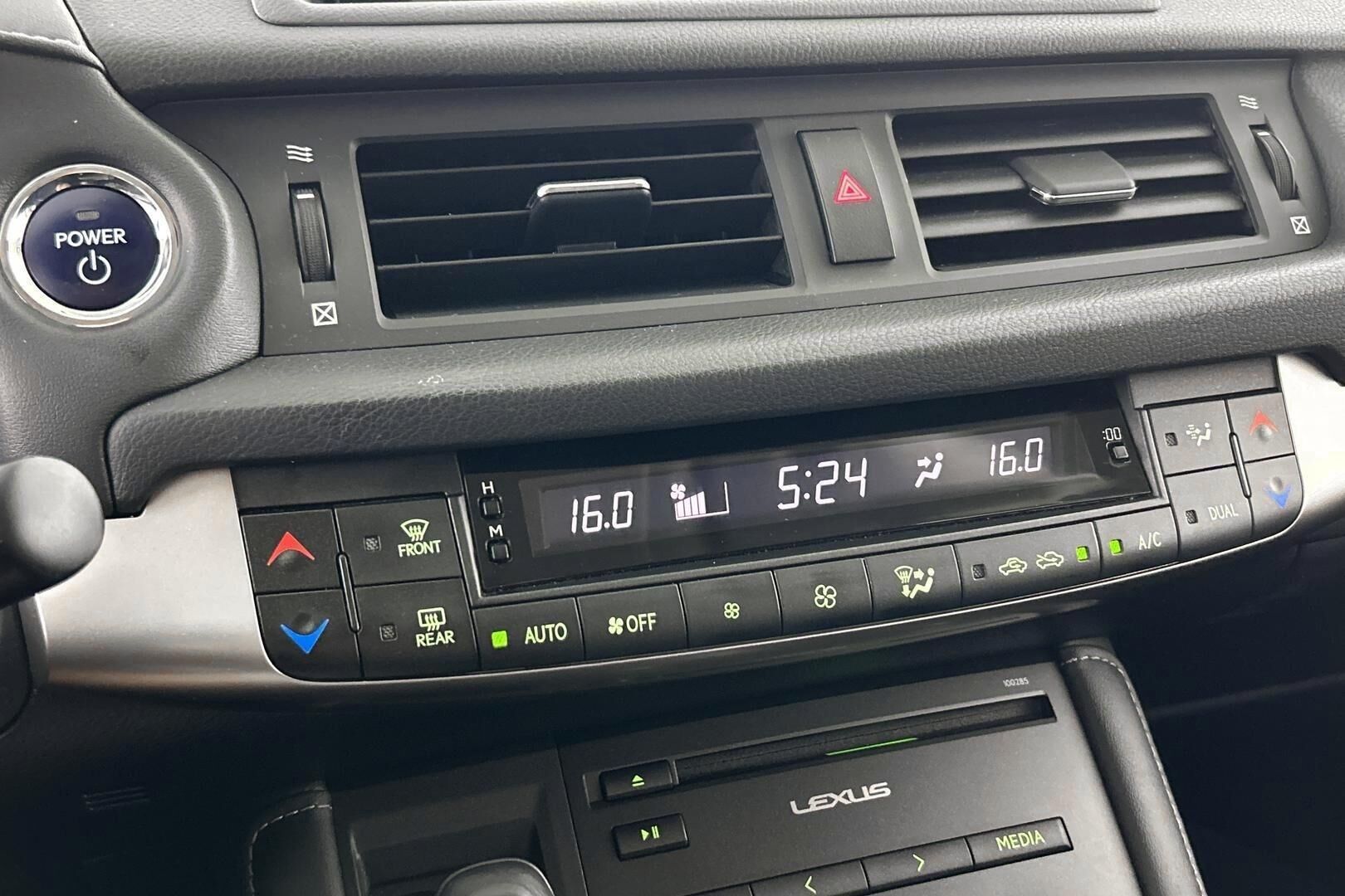 Lexus CT iso kuva 26