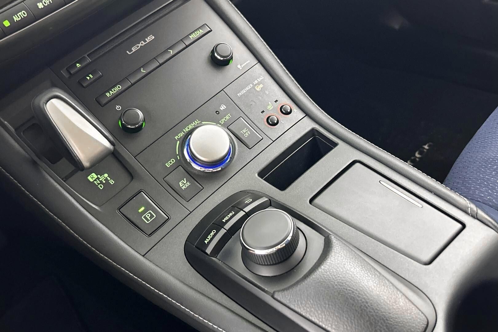 Lexus CT iso kuva 27