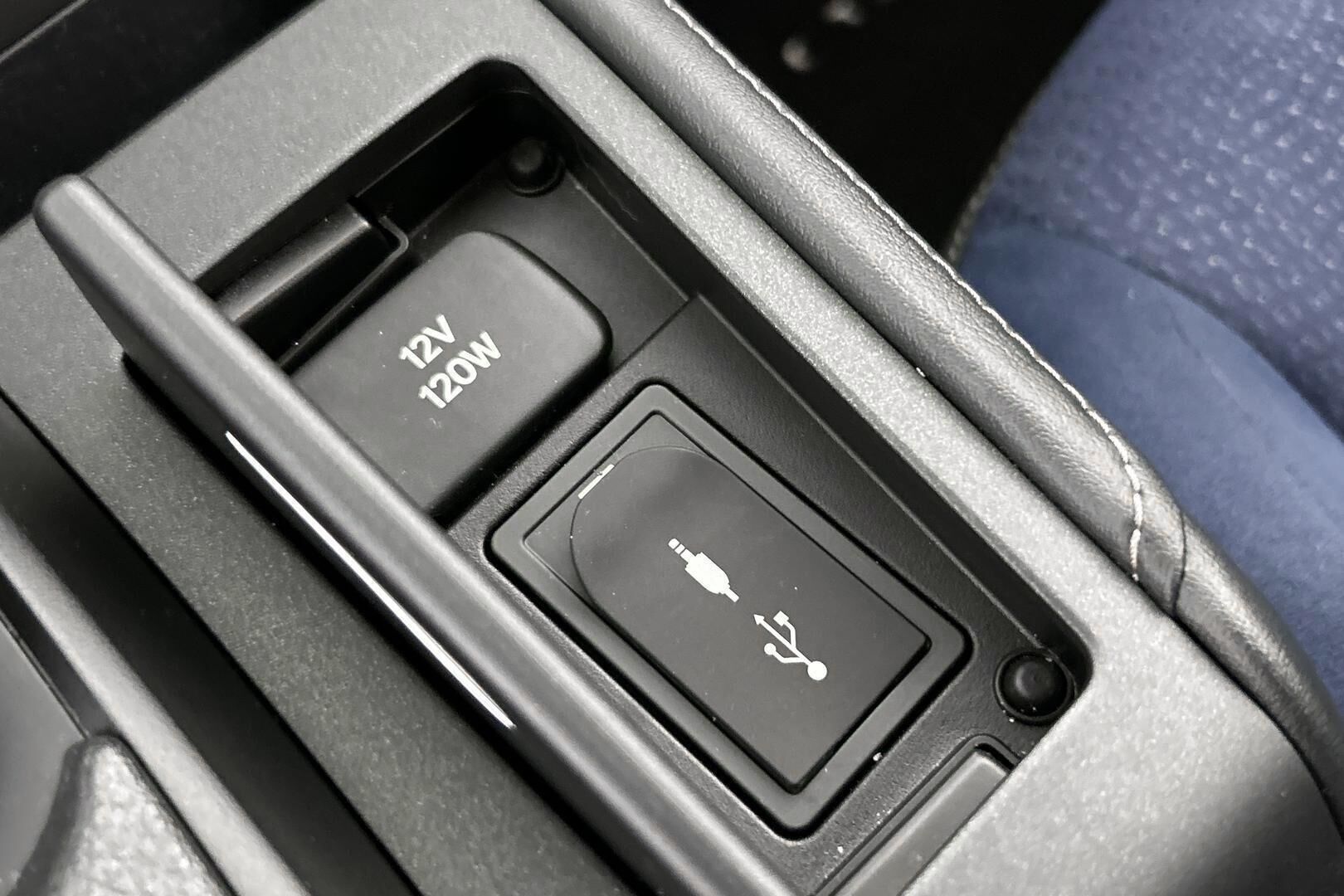 Lexus CT iso kuva 14