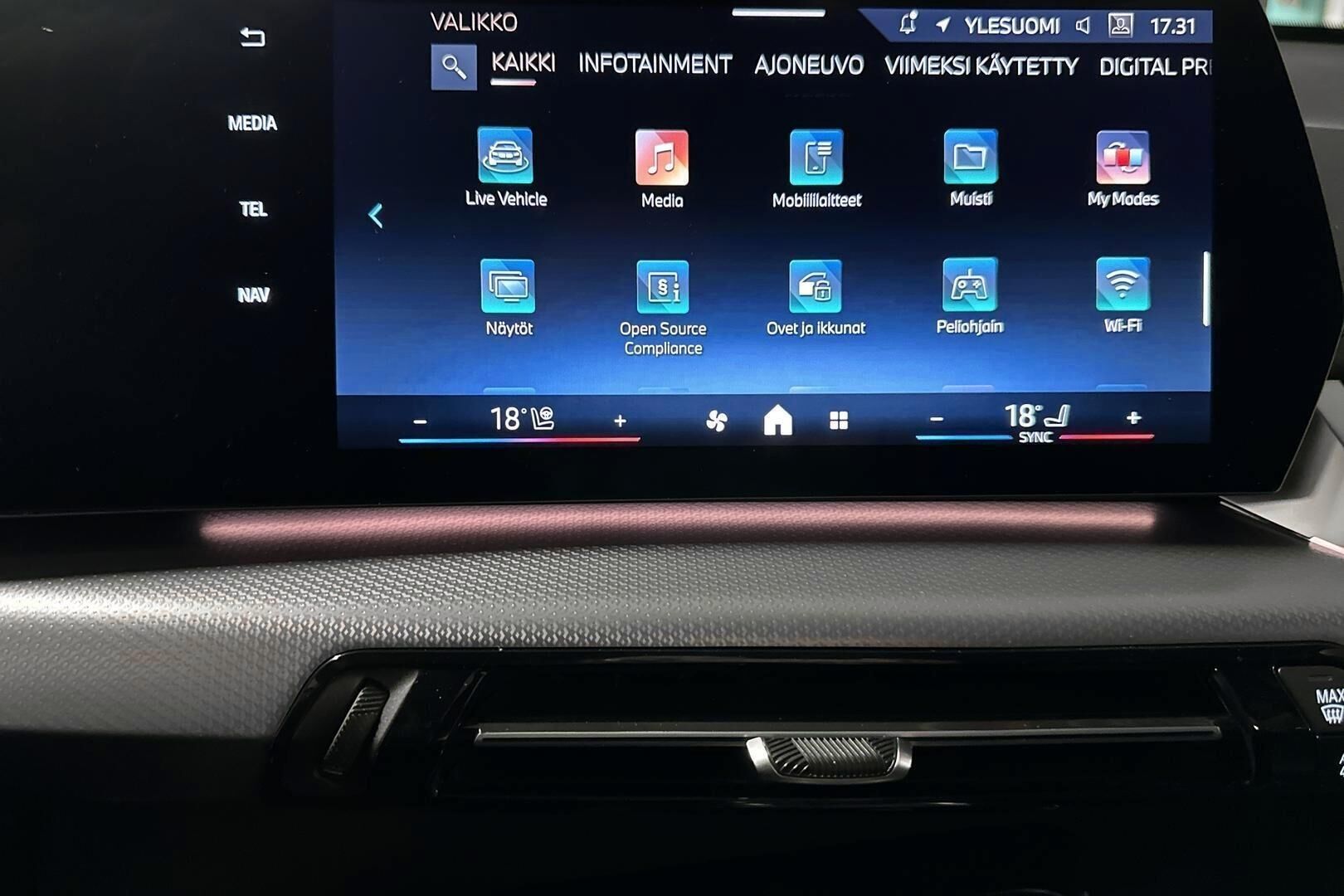 BMW X1 iso kuva 18