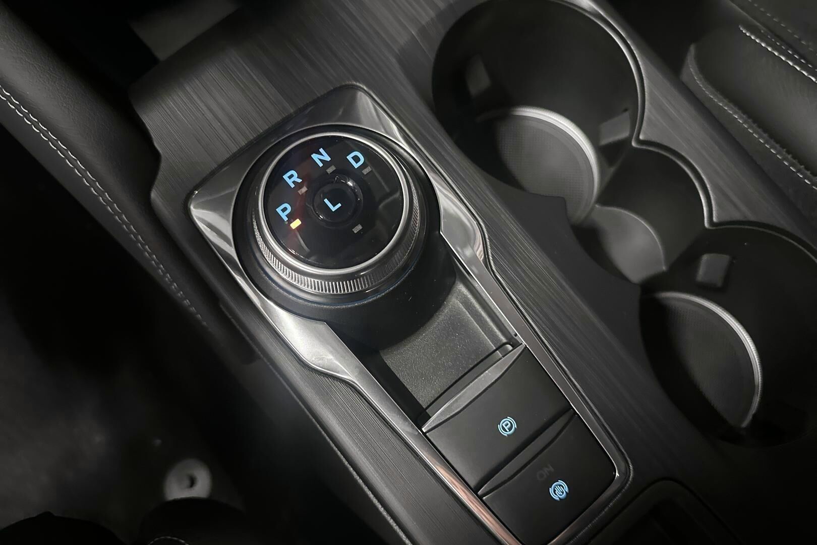Ford Kuga iso kuva 22