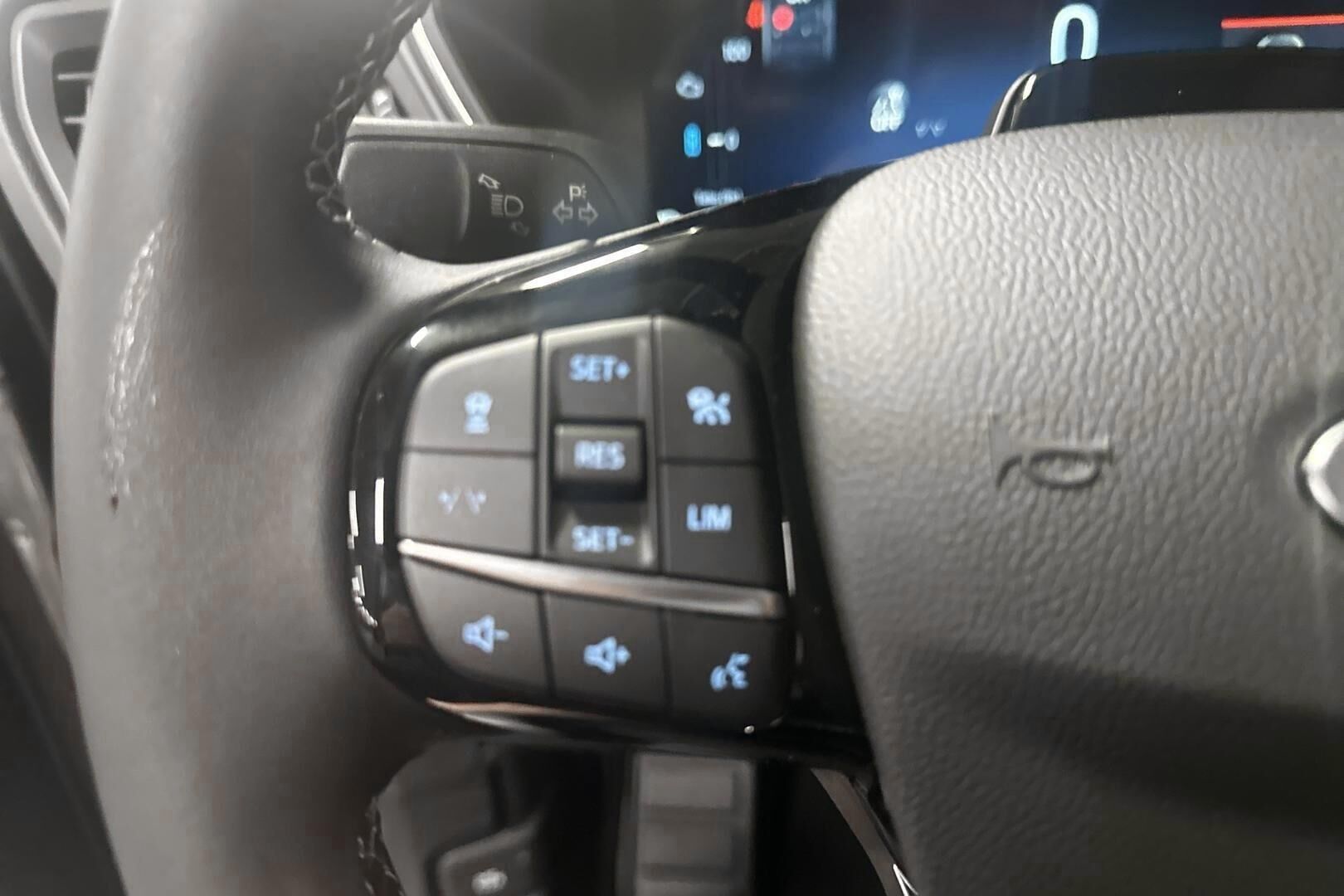 Ford Kuga iso kuva 23