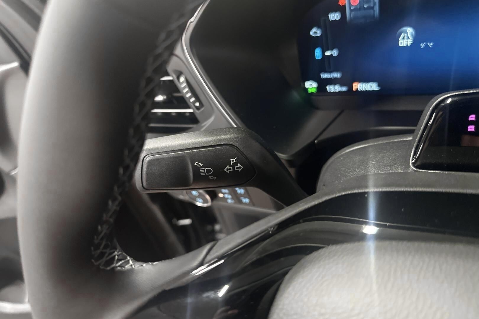 Ford Kuga iso kuva 25