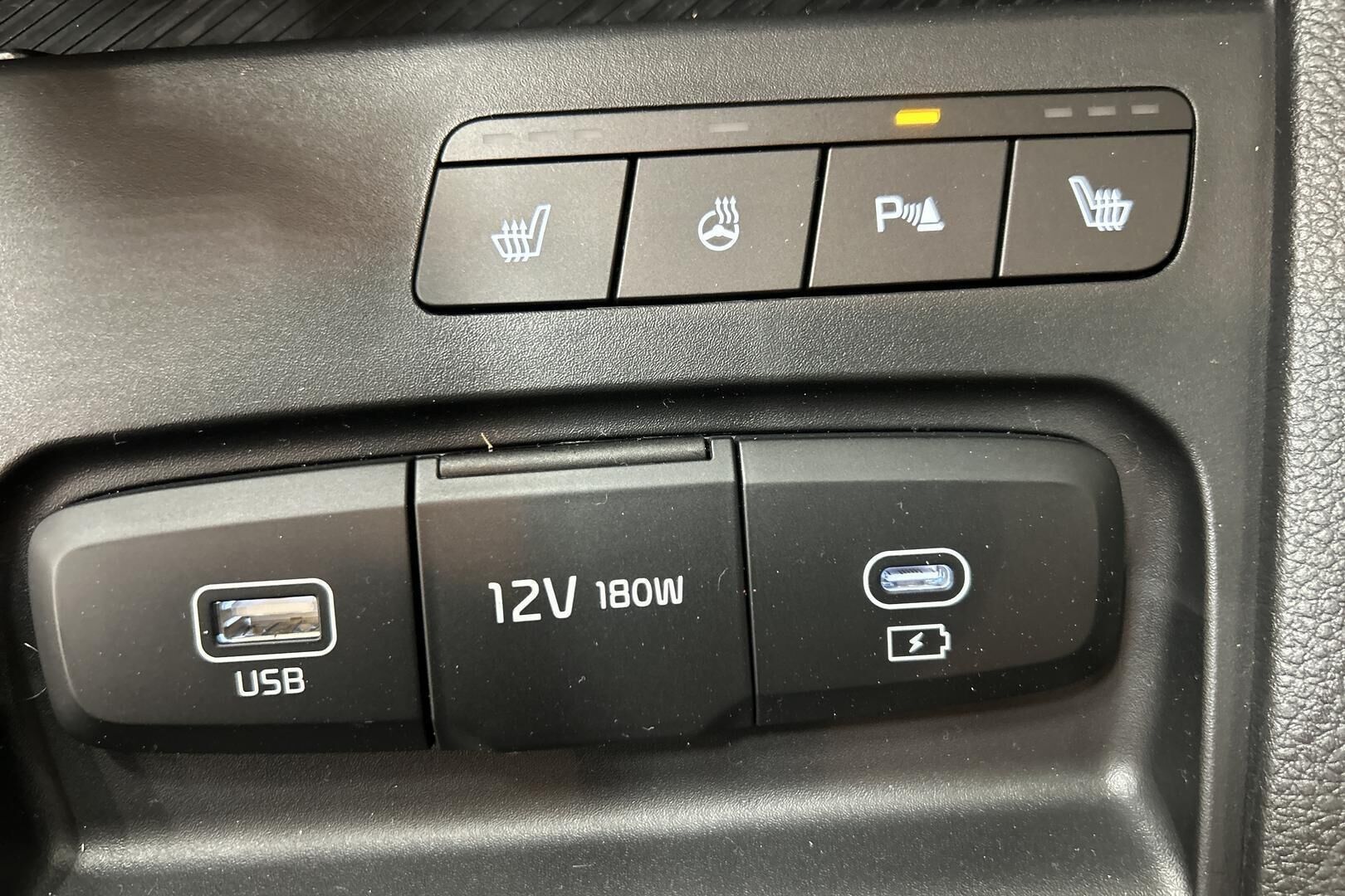 Kia Stonic iso kuva 12