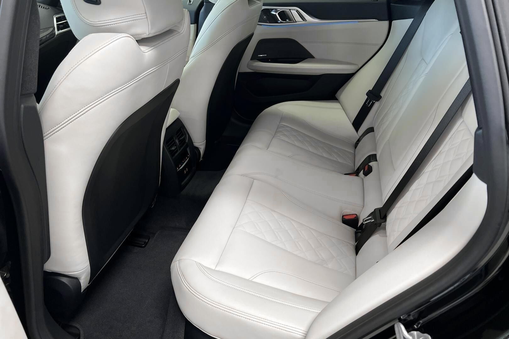BMW I4 M60 iso kuva 8