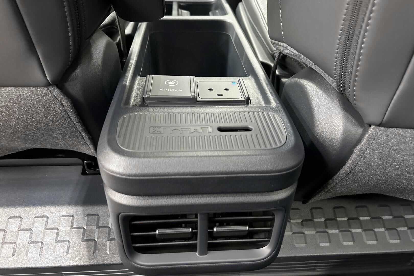 Kia PV5 iso kuva 12