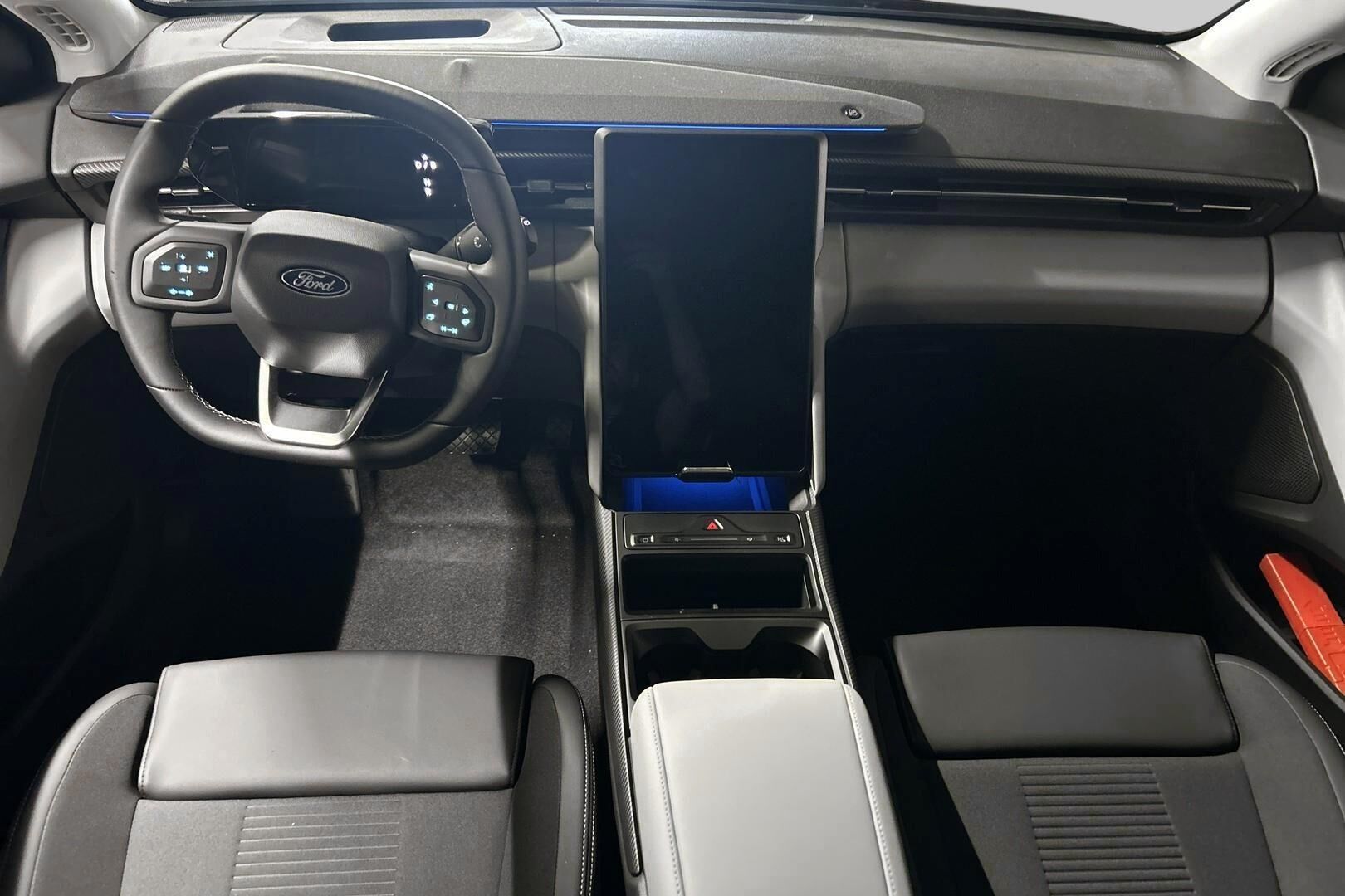 Ford Explorer iso kuva 7