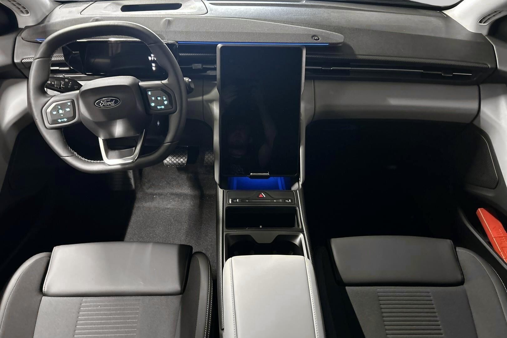 Ford Explorer iso kuva 27