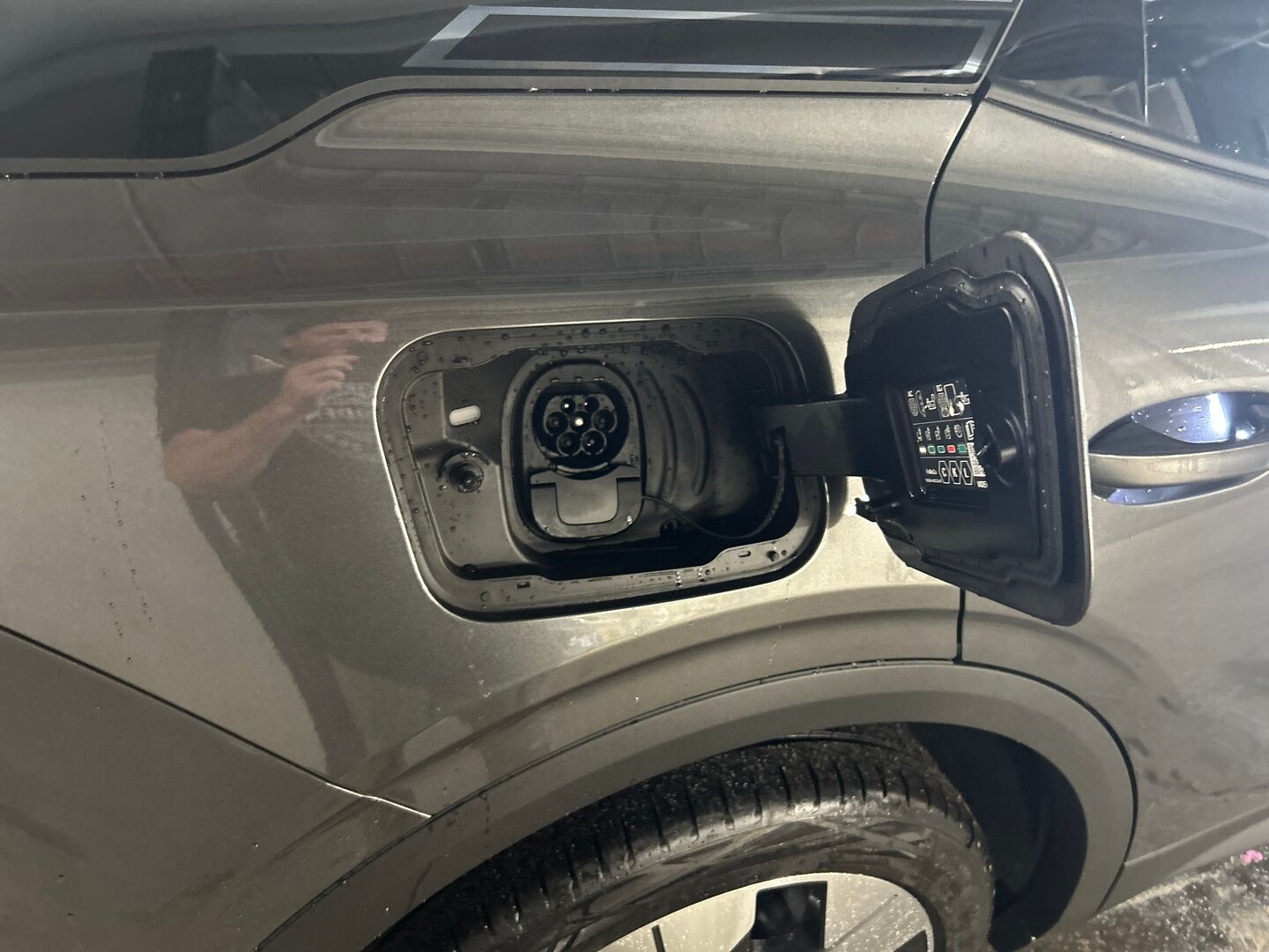 Ford Explorer iso kuva 23