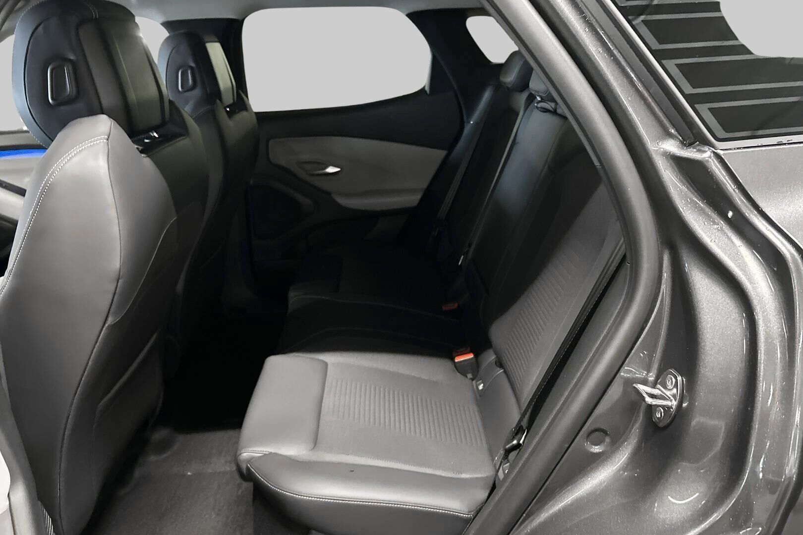 Ford Explorer iso kuva 6