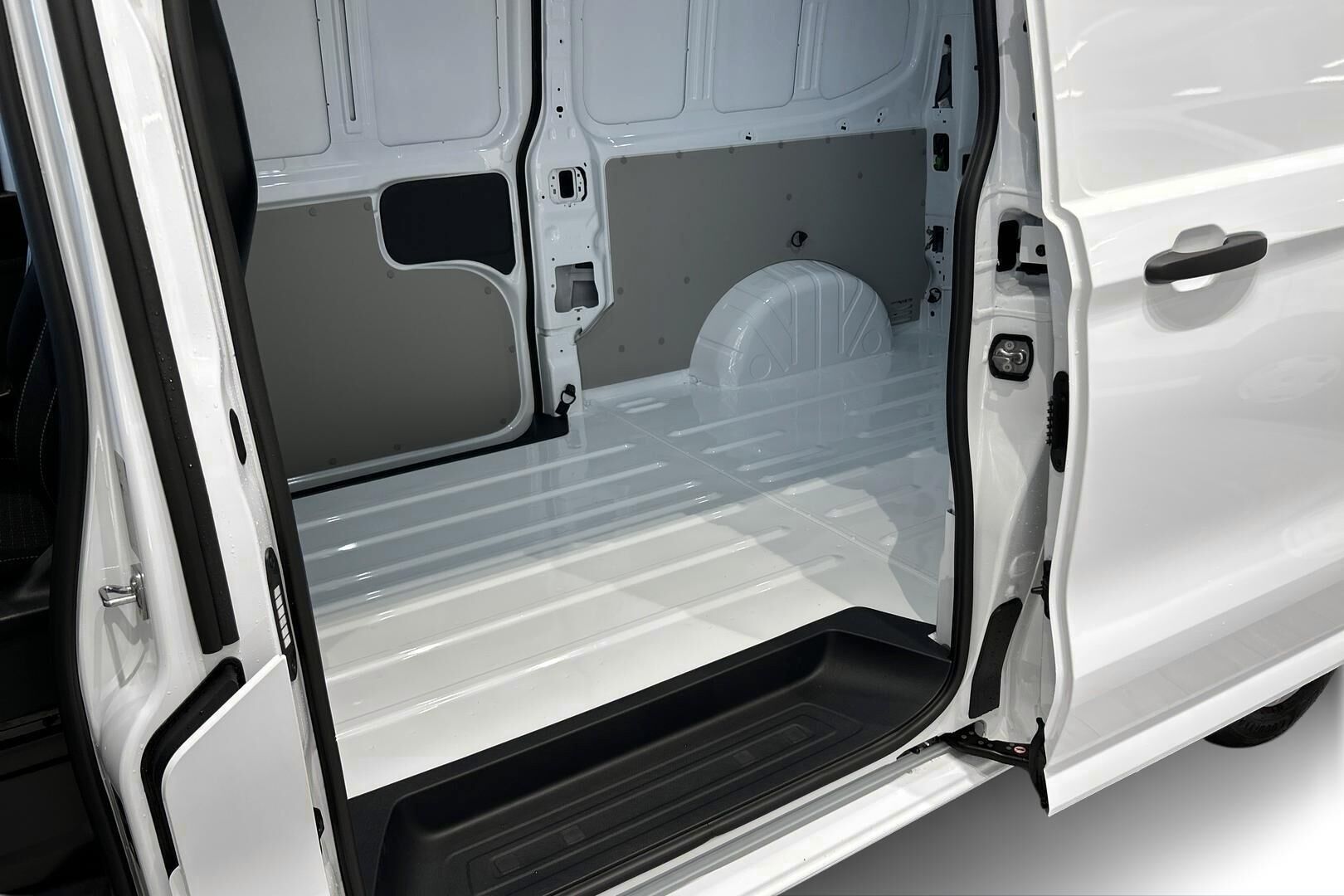 Ford Transit Custom iso kuva 27