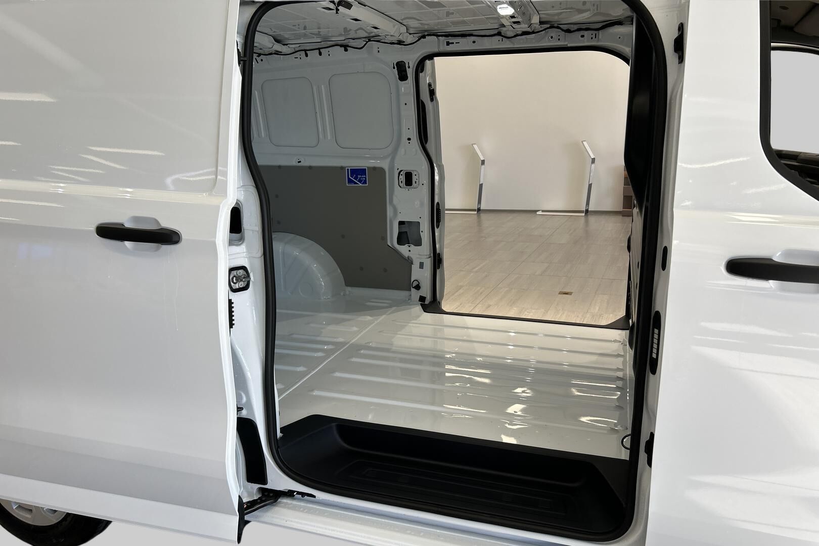 Ford Transit Custom iso kuva 28