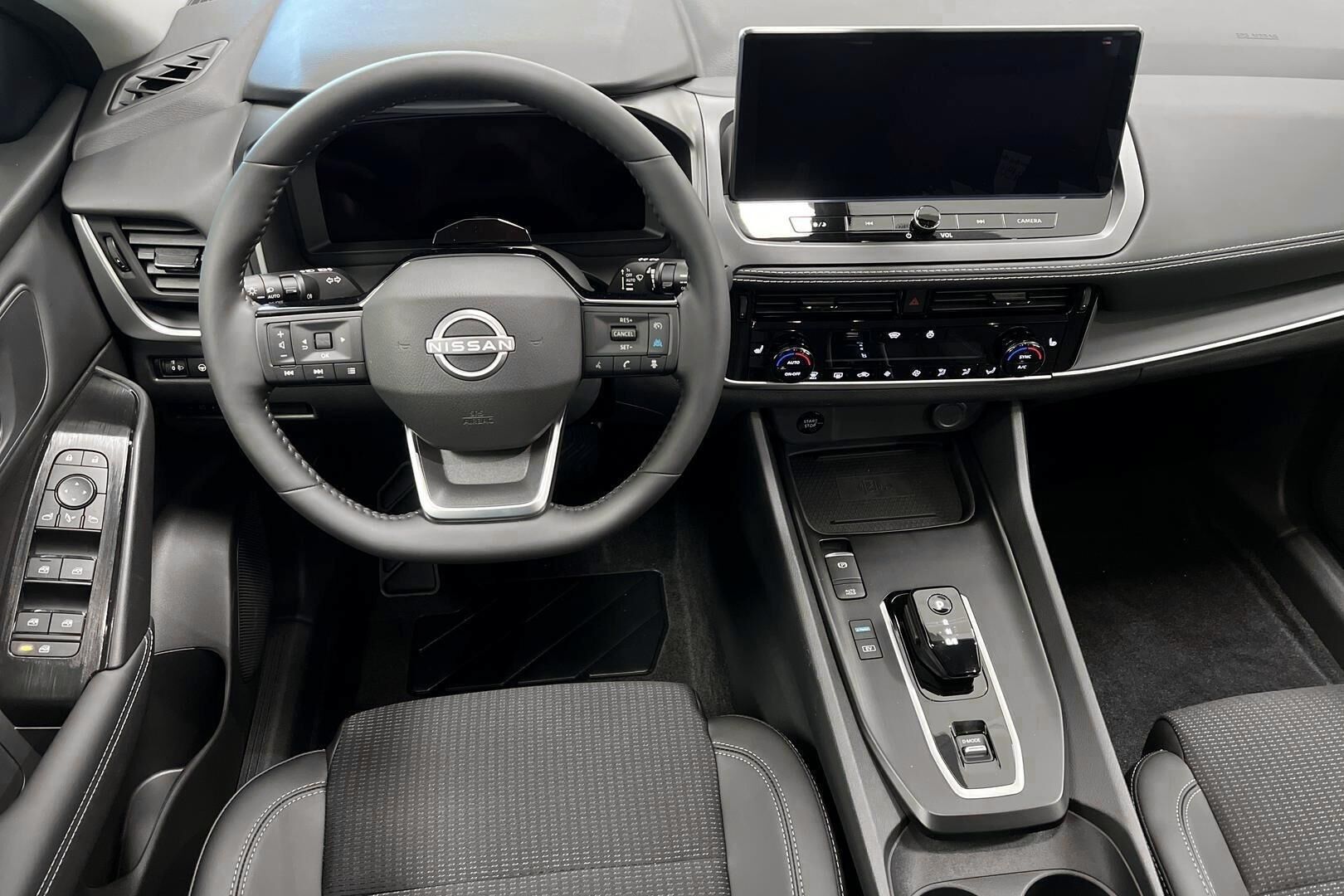 Nissan Qashqai iso kuva 8