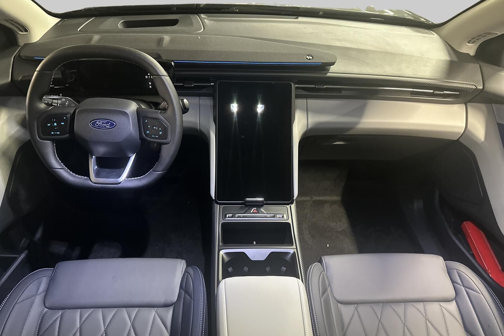 Ford Explorer iso kuva 29