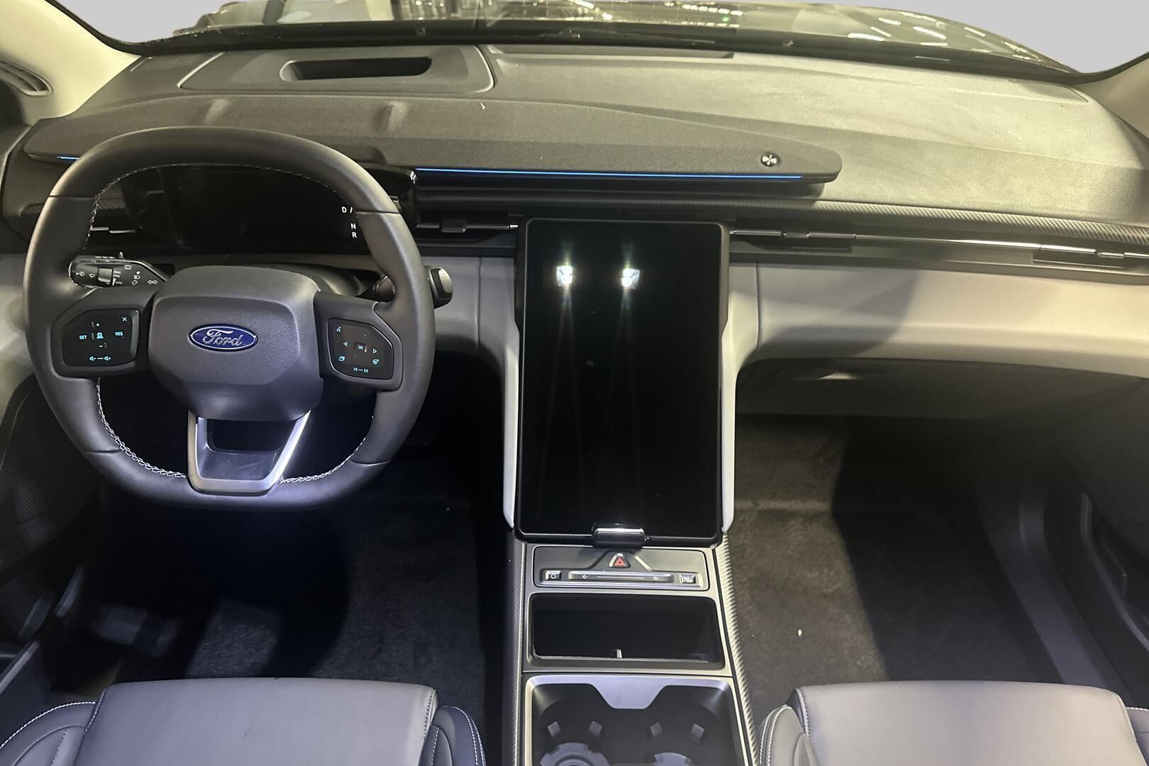 Ford Explorer iso kuva 12