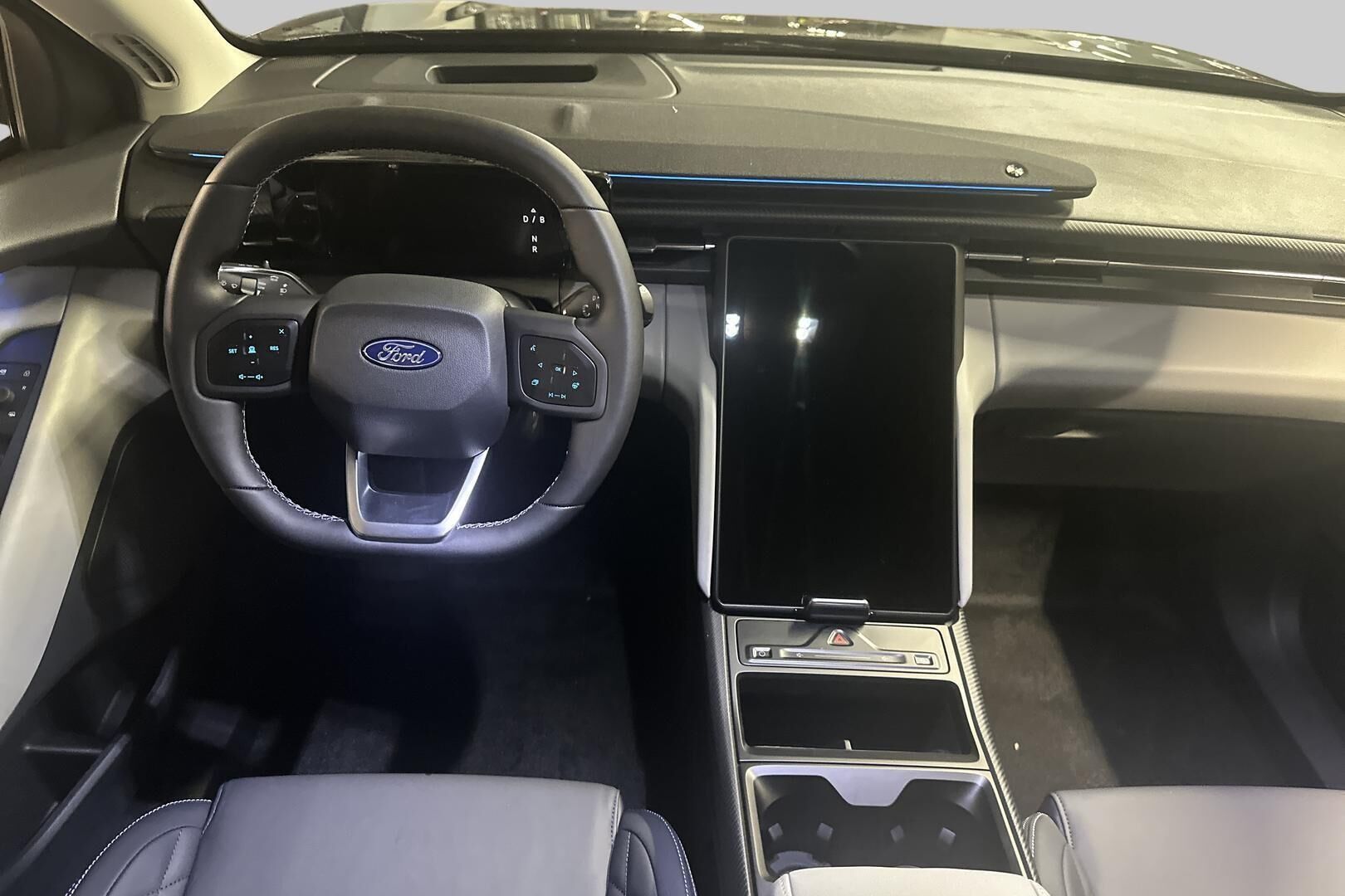 Ford Explorer iso kuva 13