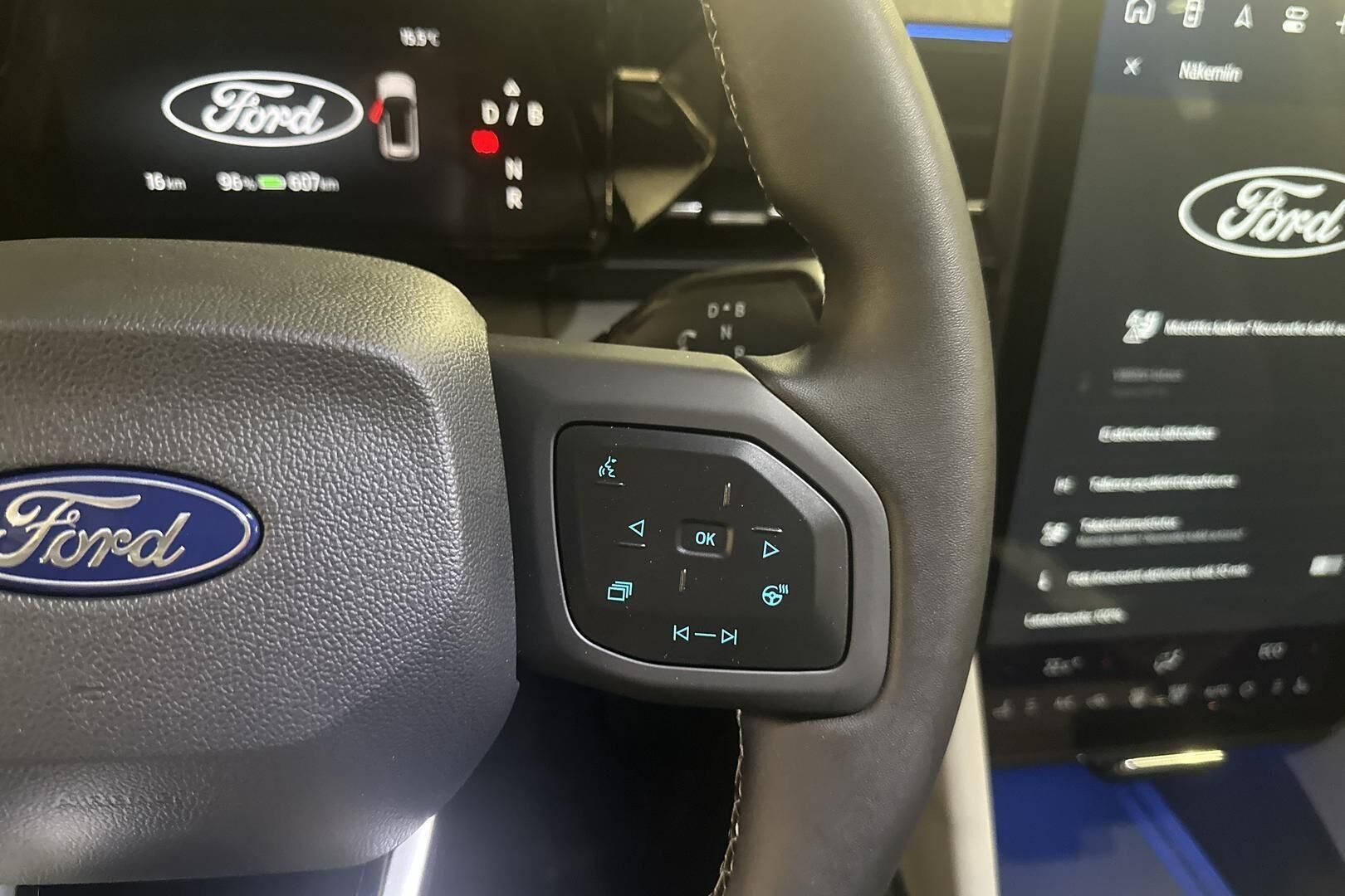 Ford Explorer iso kuva 22