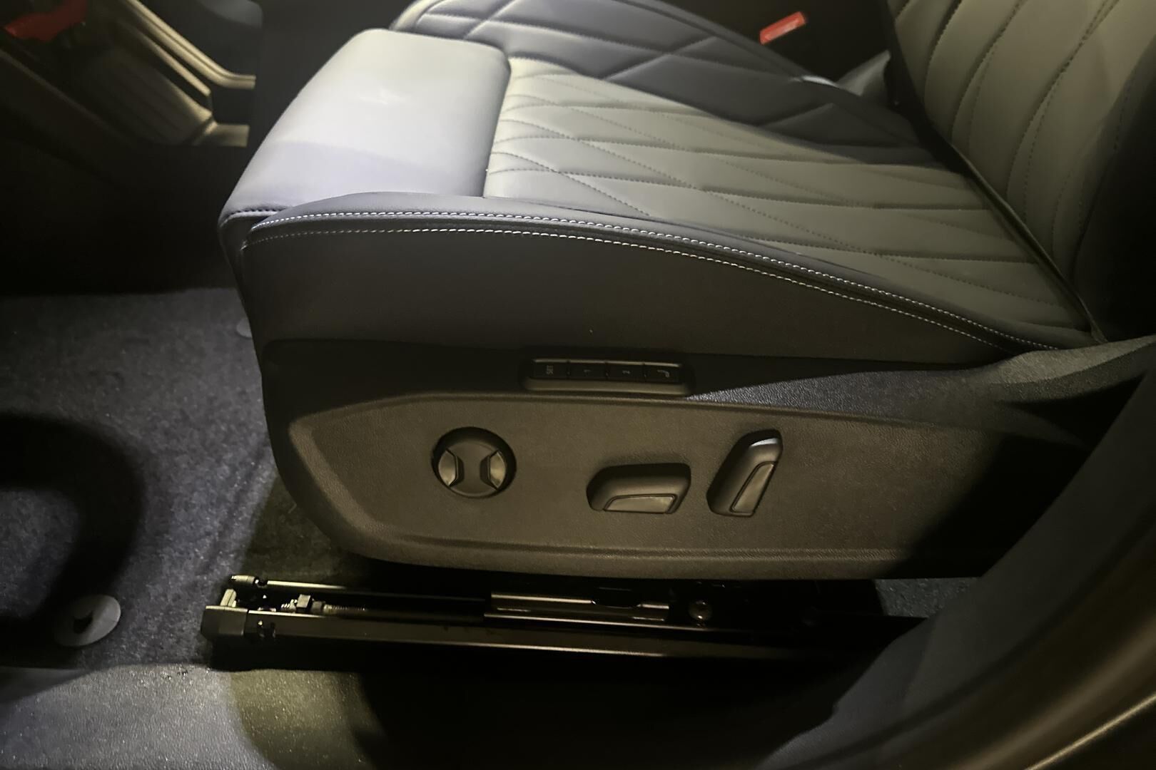 Ford Explorer iso kuva 26