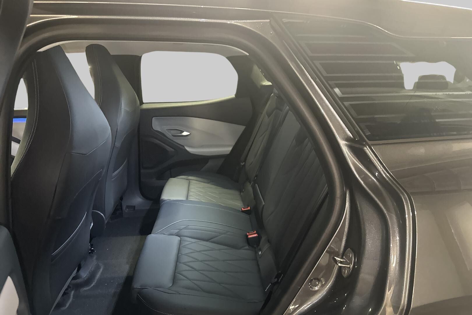 Ford Explorer iso kuva 9