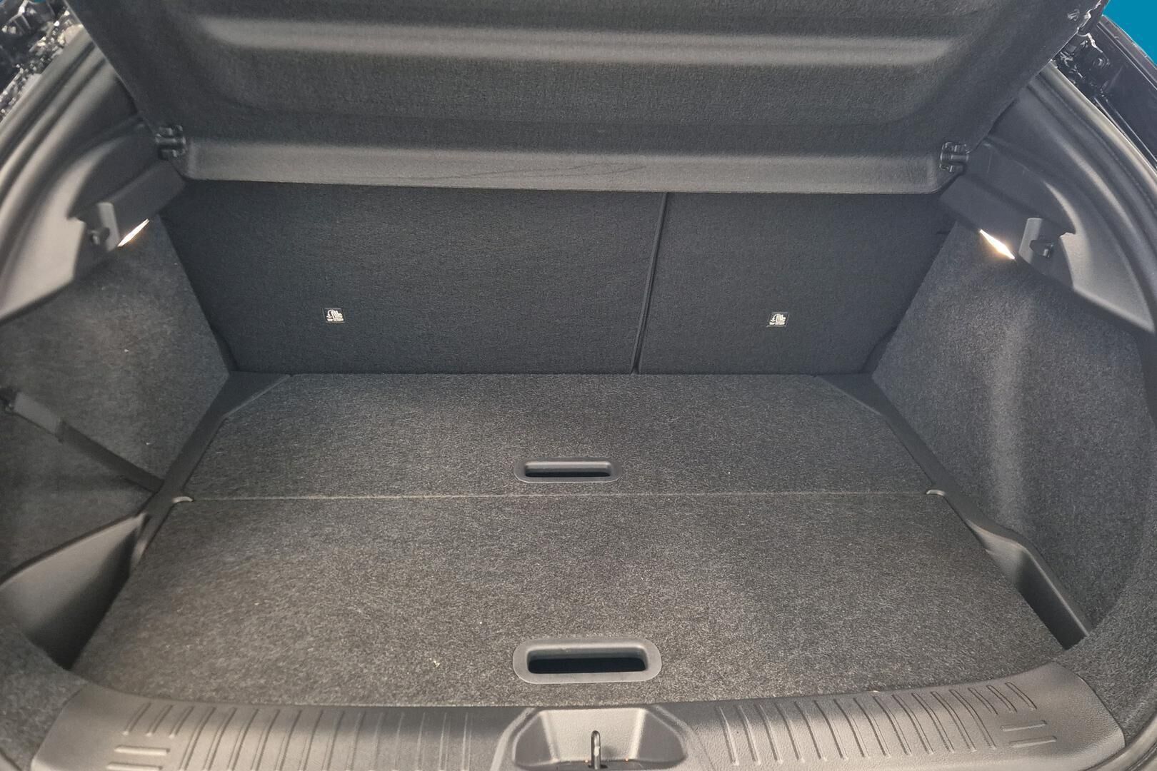 Nissan Leaf iso kuva 7