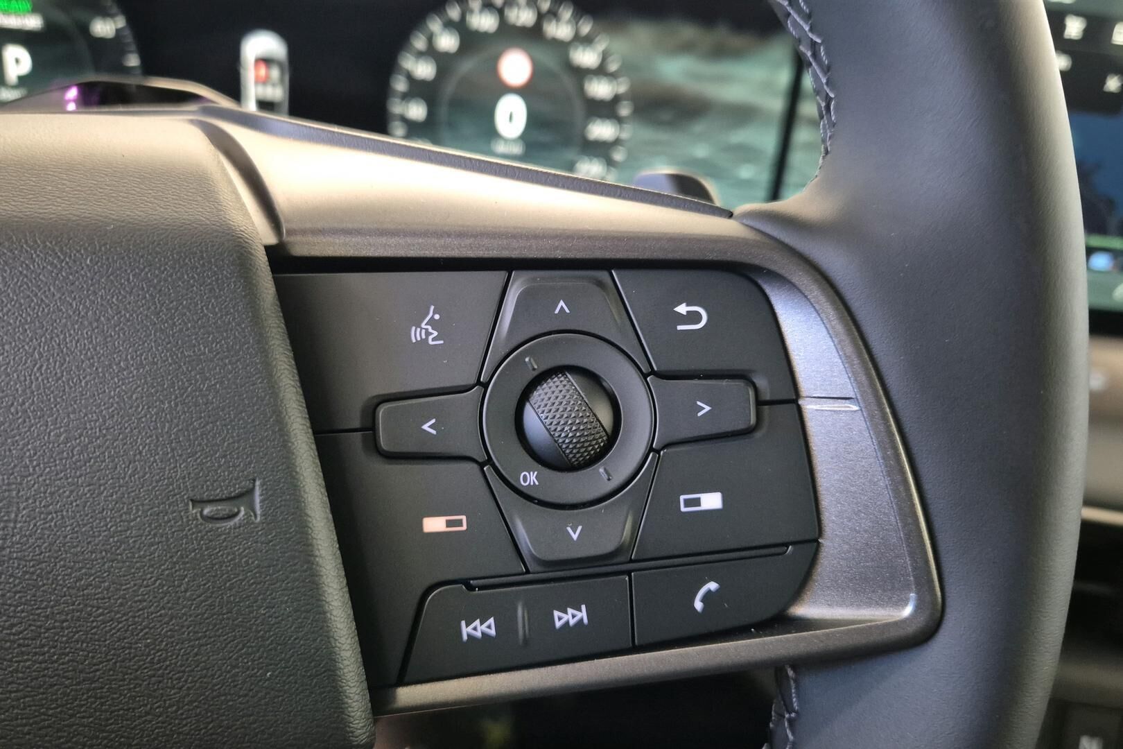 Nissan Leaf iso kuva 18