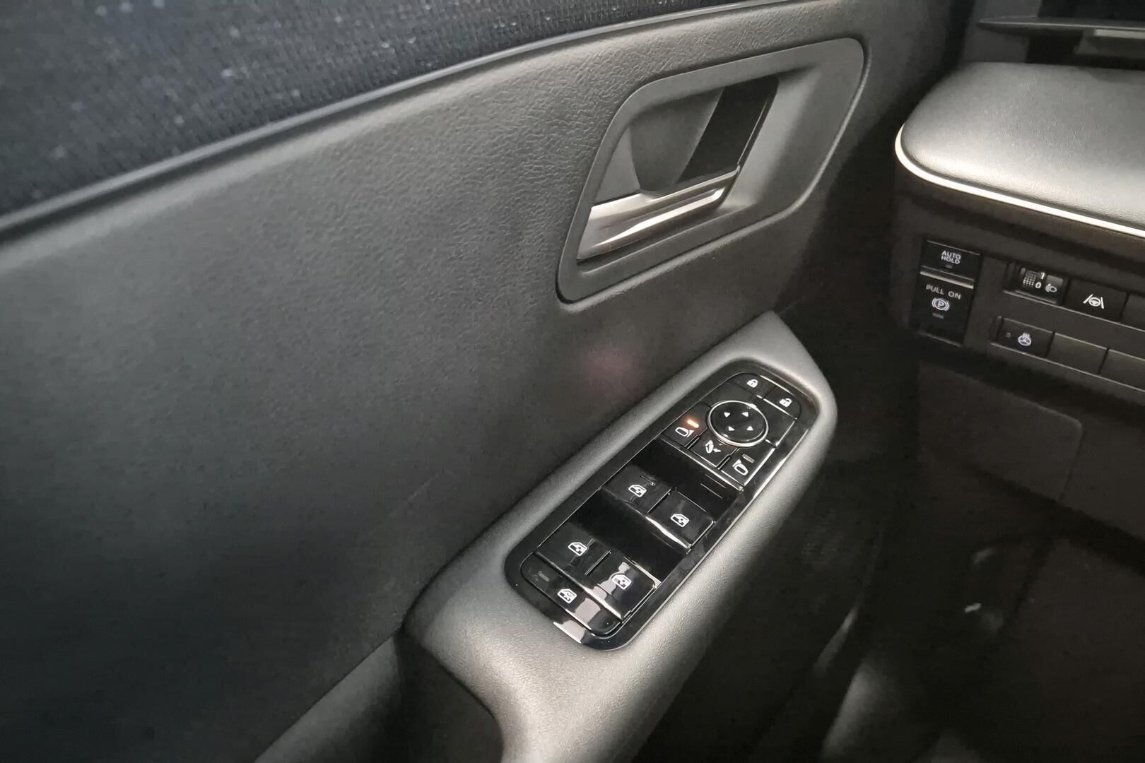 Nissan Leaf iso kuva 19
