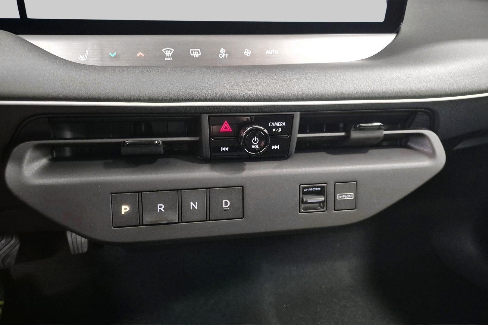 Nissan Leaf iso kuva 15
